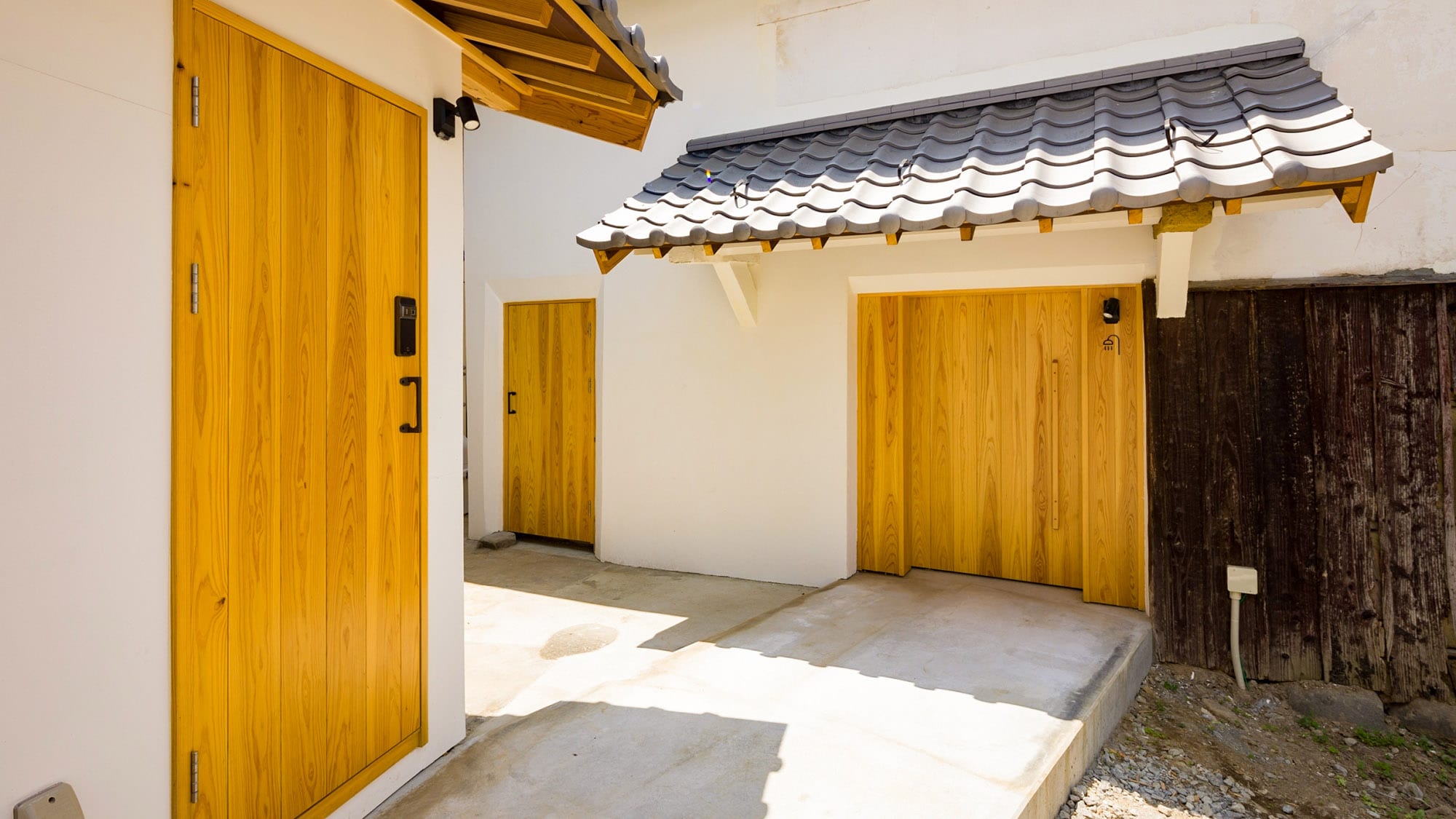 ・Exterior of the building with the bathroom
