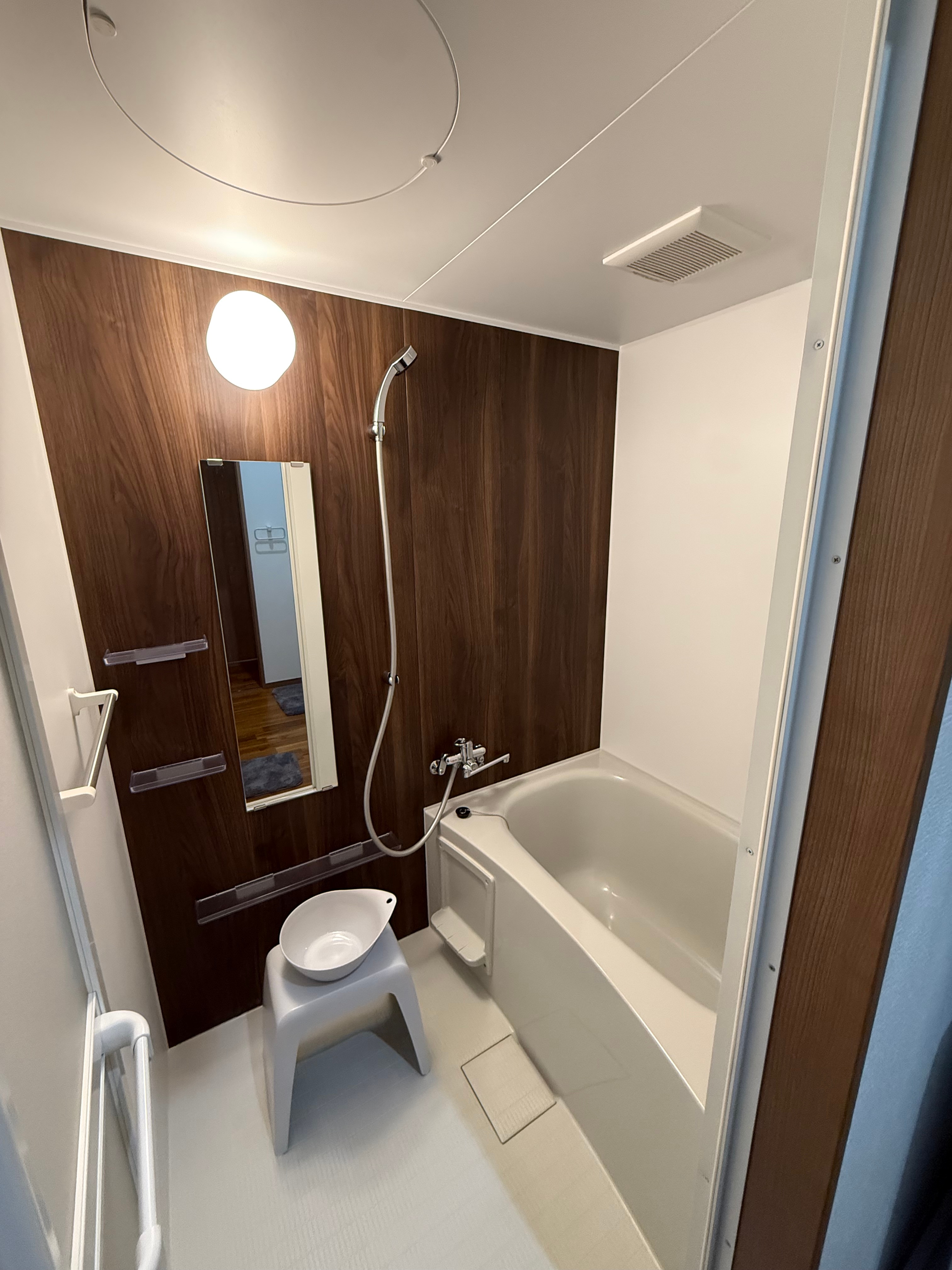 Phòng tắm thứ 2 của phòng suite