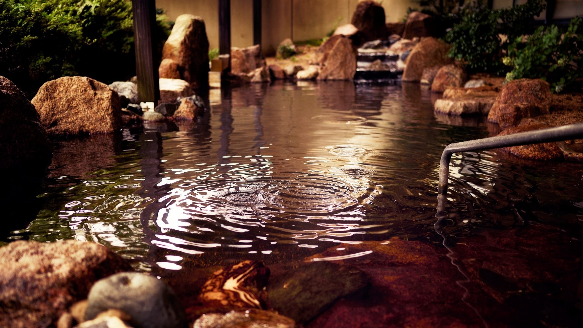 An example of an open-air bath / First basement floor, open-air hot spring rock bath