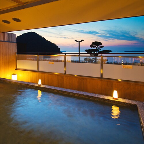 ■ Open-air bath overlooking the sea ■