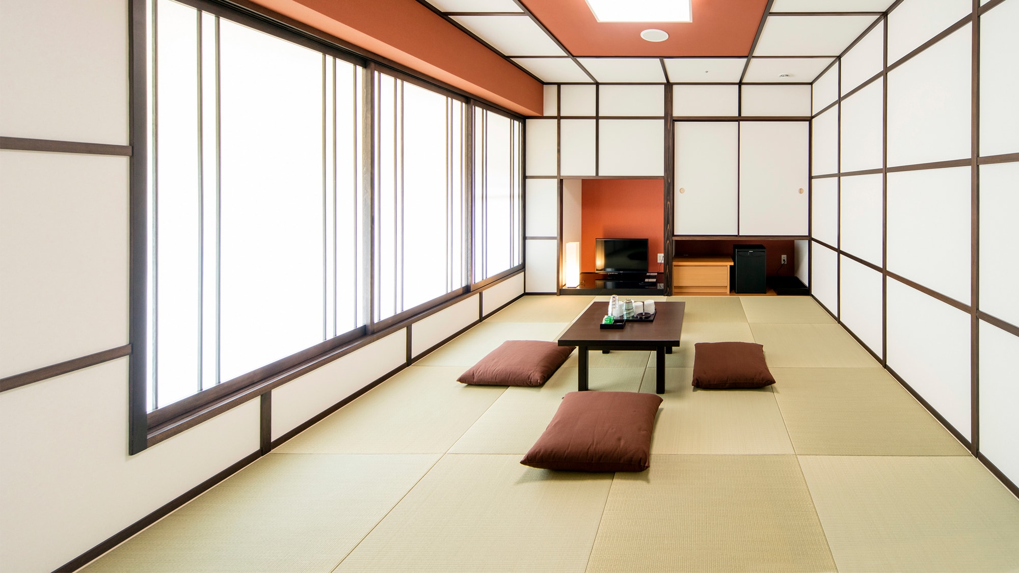 [Japanese-style room] has a Japanese-style room that can be used by 3 to 4 people.