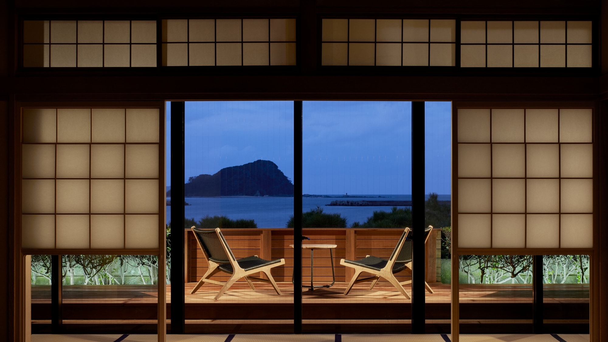 View from the room [10 tatami mats, pine, bamboo, plum]