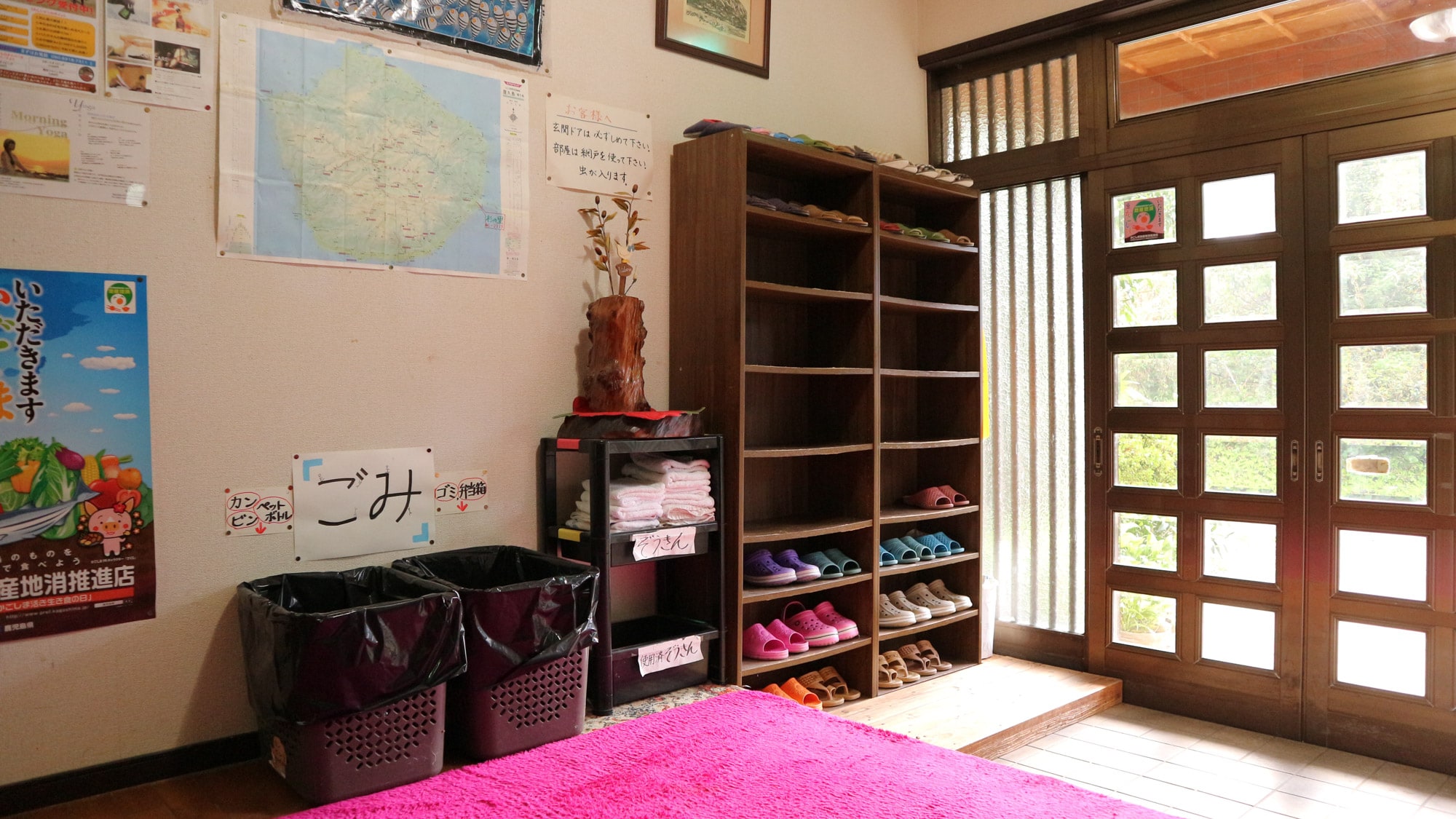 *[Interior & Facilities] Entrance