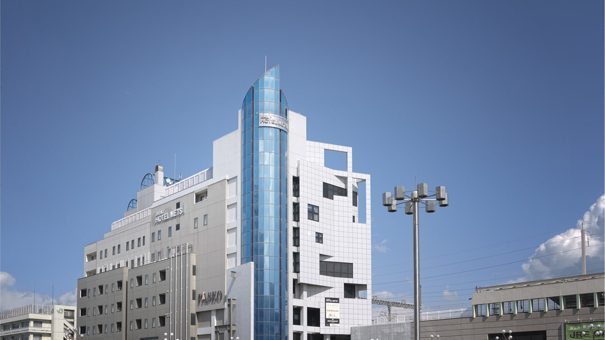 [Exterior] 1 minute walk from the station