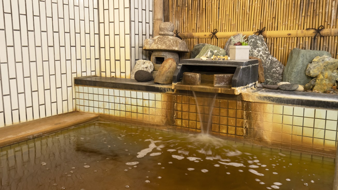 【正方温泉石浴】天然温泉含有碘和氯化物，泡完澡感觉暖暖的！