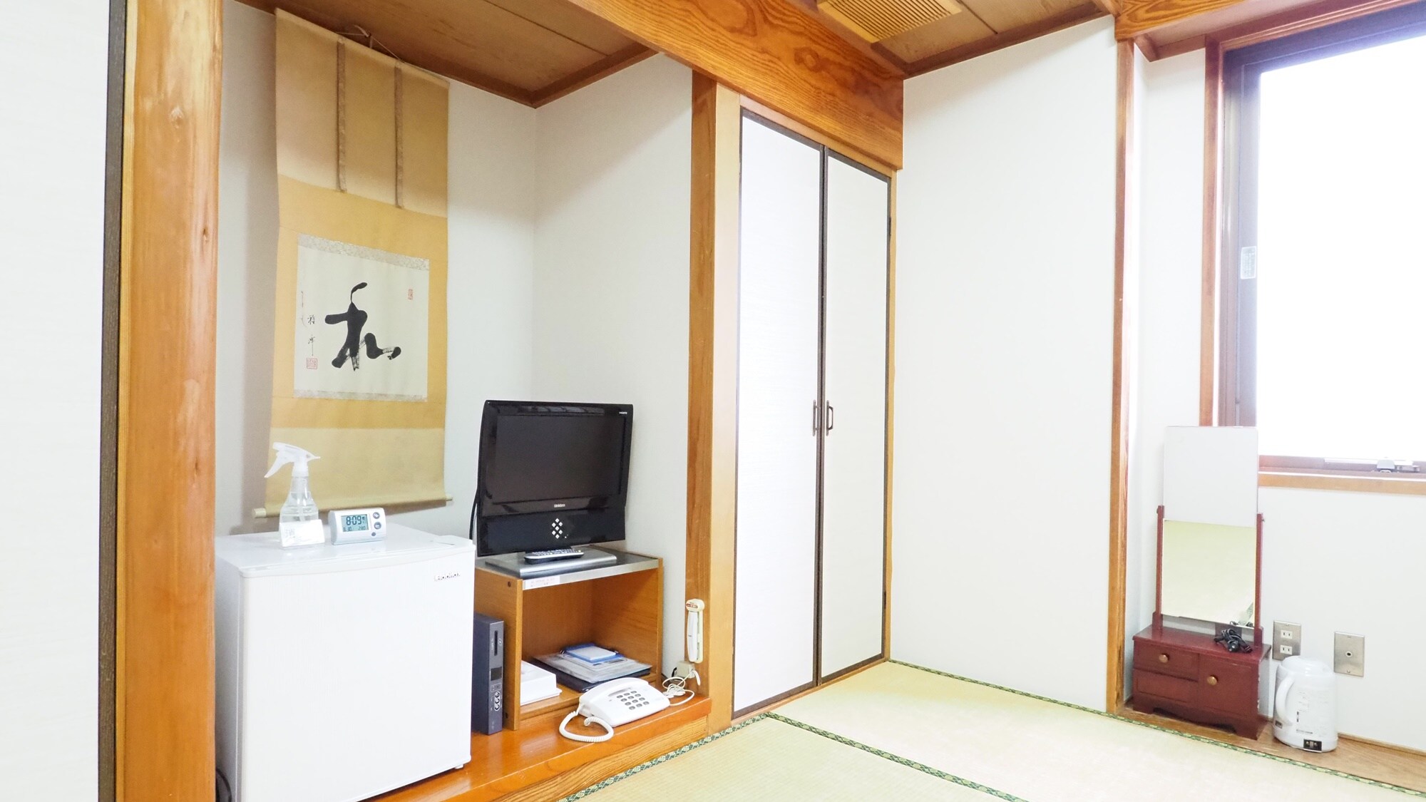  【日式房間】有6張榻榻米和10張榻榻米。 6張榻榻米最多可供3人使用，10張榻榻米最多可供4人使用。