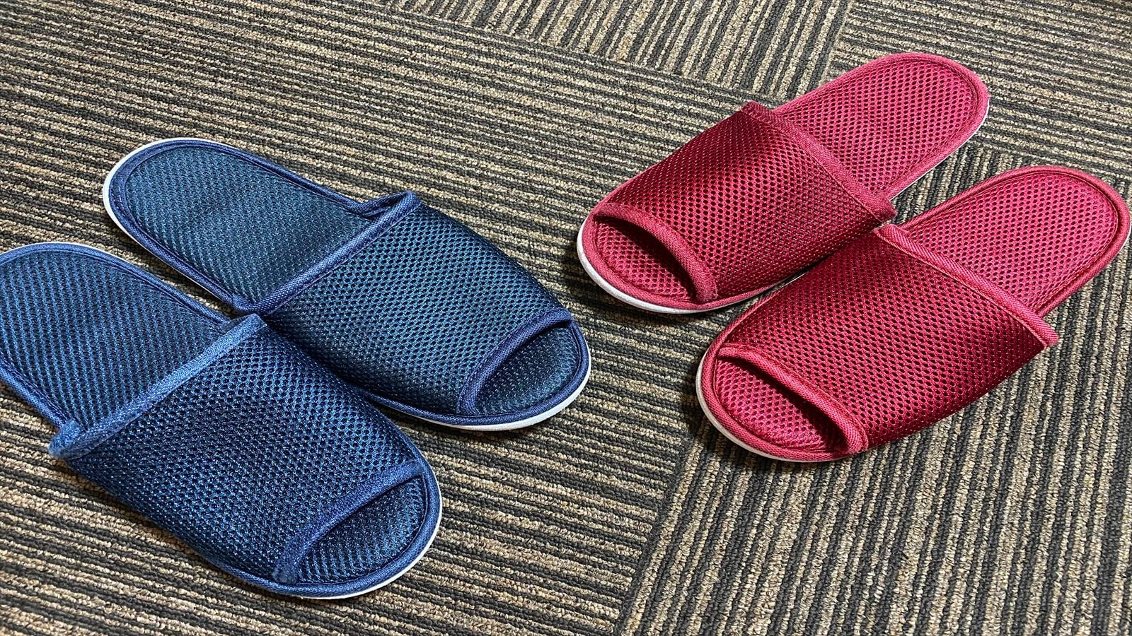 Sandal perlengkapan kamar