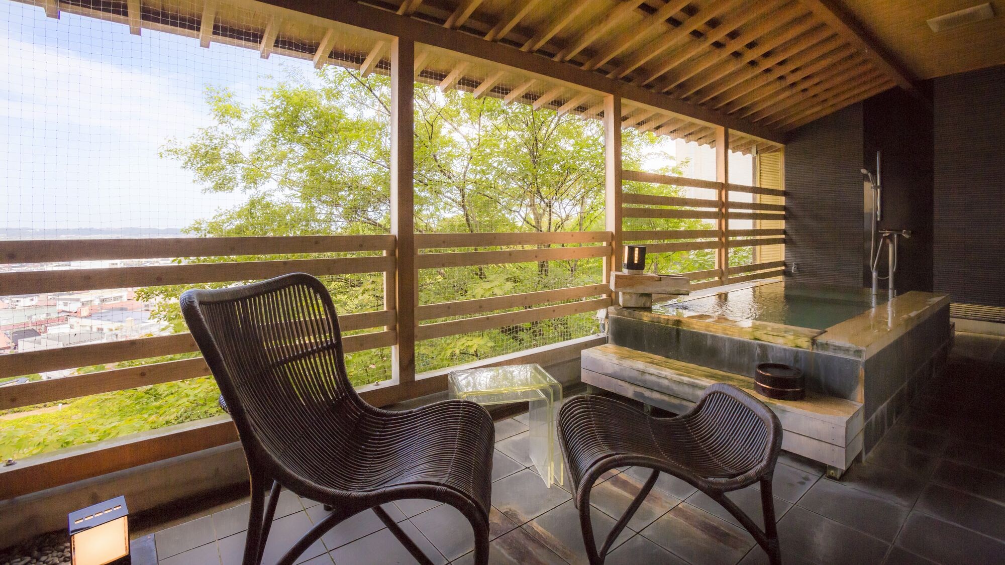 【원천 흘려 흘려 노천탕 첨부 객실】658호실・묵석(보쿠세키) 돌의 욕조의 일례