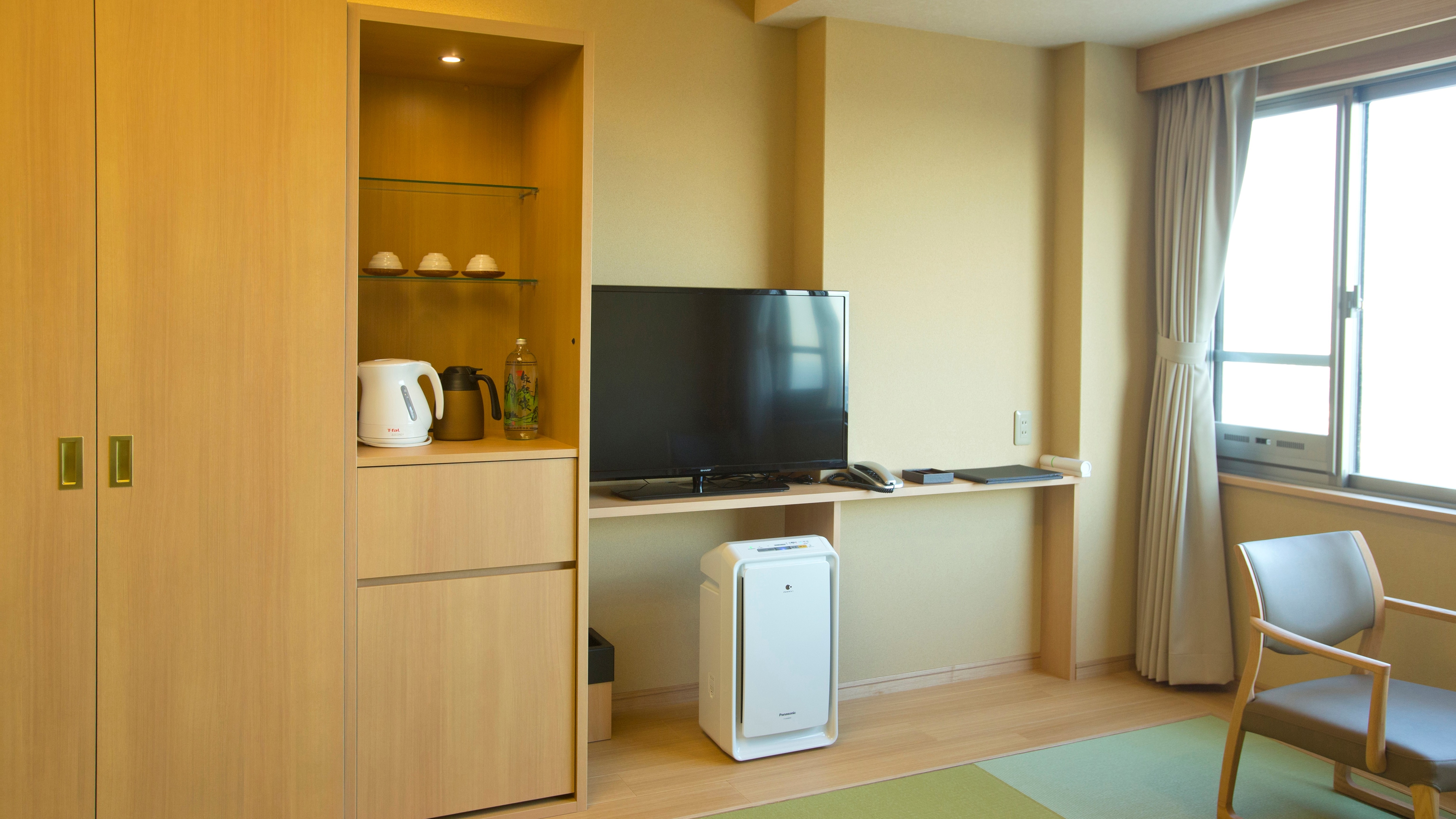 Main building [Japanese modern] [Japanese-style room 10 tatami mats] Indoor