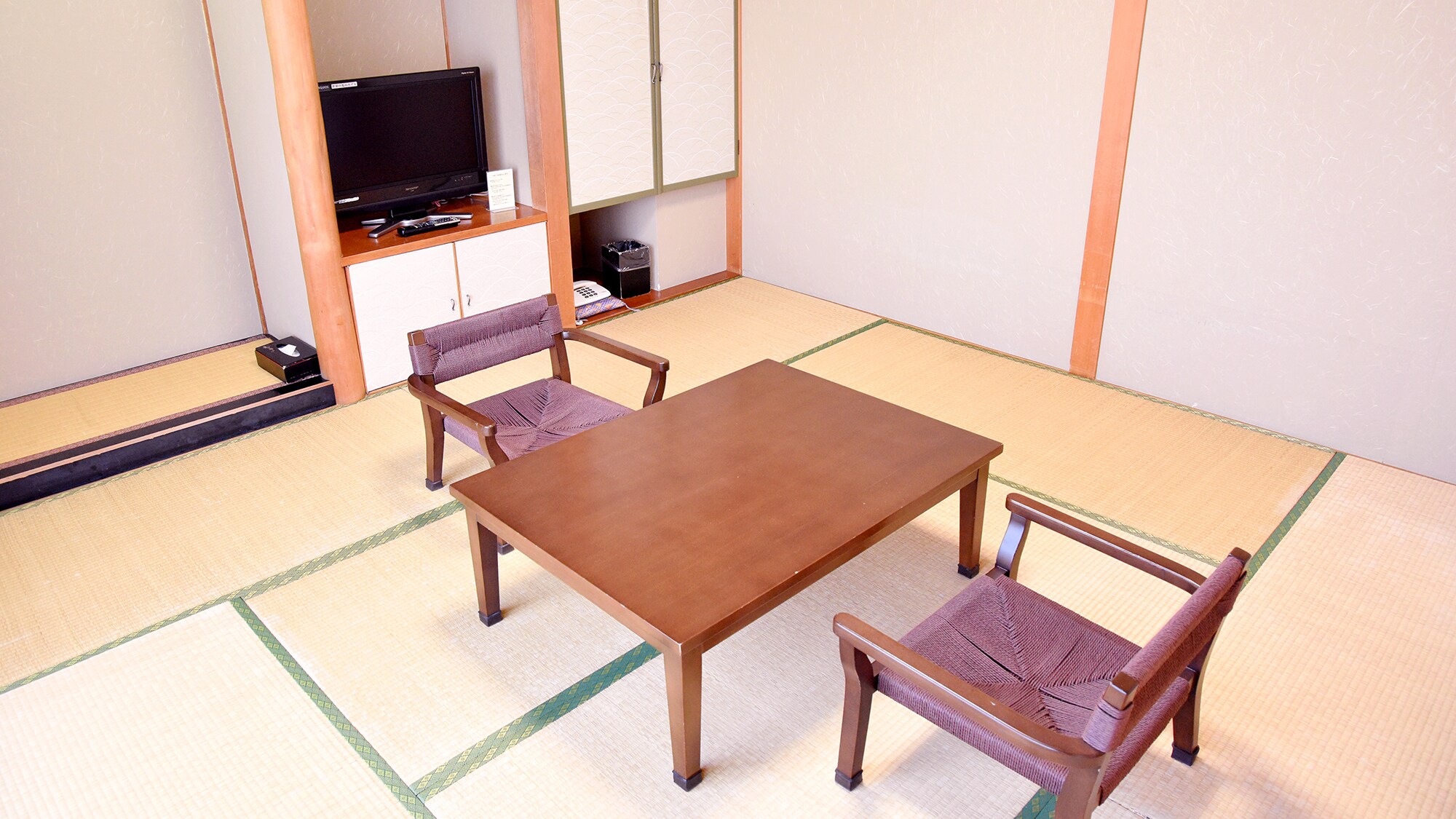 Japanese-style room 8 tatami mats