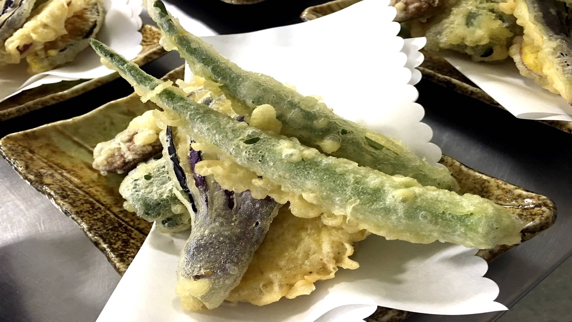 *[Meal example] Tempura/Enjoy tempura made with island-grown vegetables and angelica leaves.