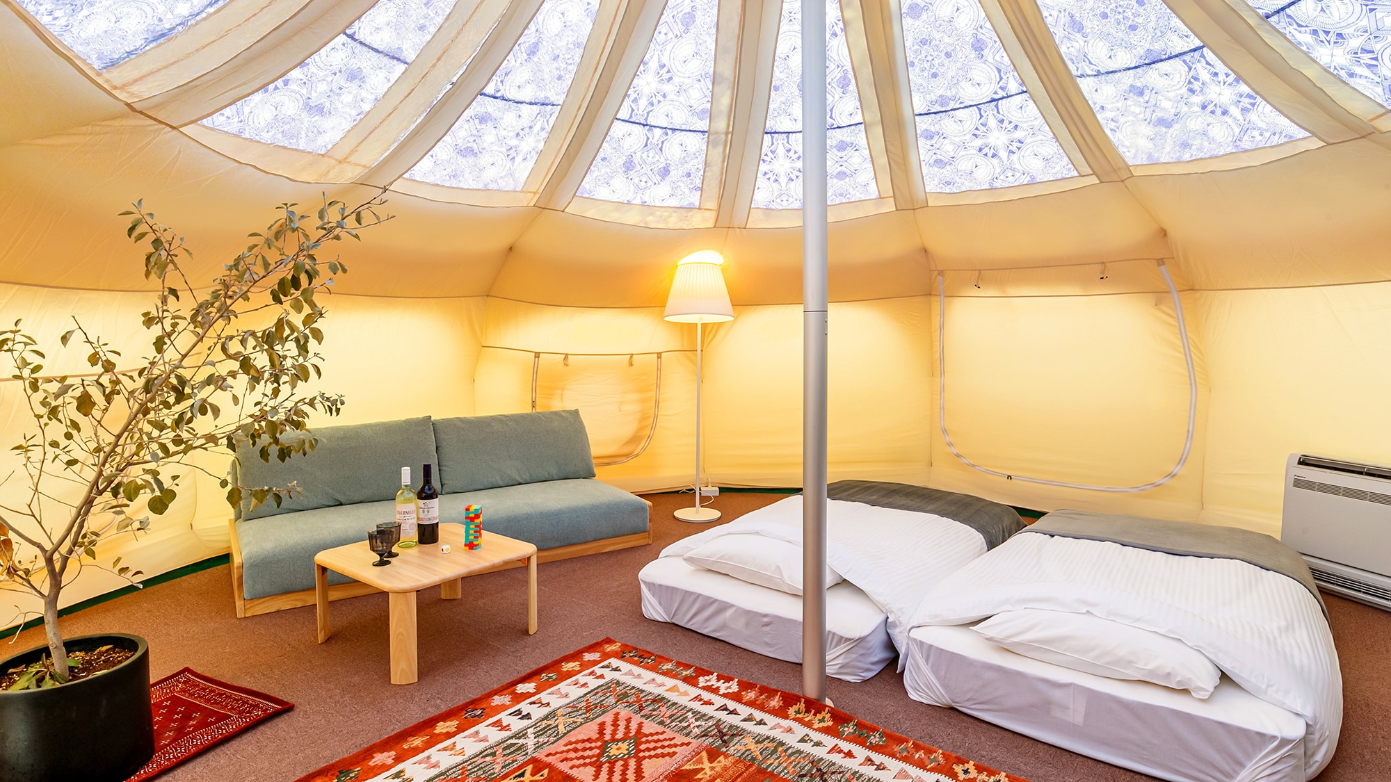 [Lotus Bell / 6m type] This tent is popular for its cute onion-shaped design. It has a high ceiling and is spacious.