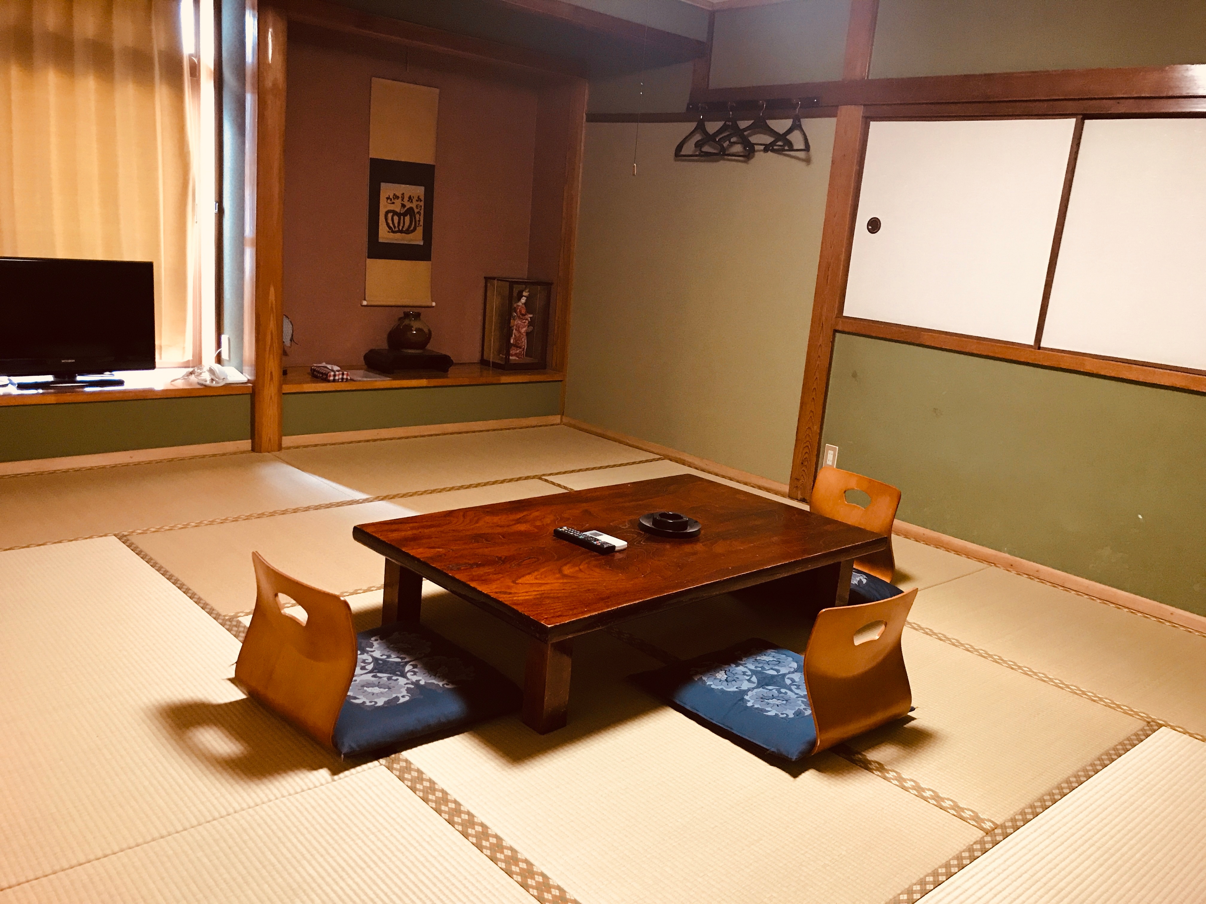 Japanese-style room with bath and toilet (10 tatami mats)