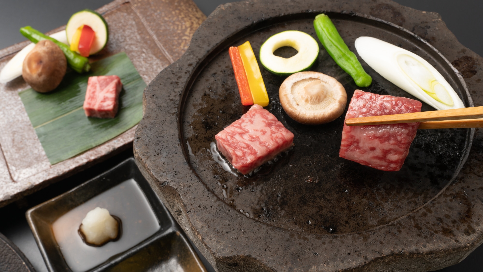 Sirloin daging sapi lokal panggang lava