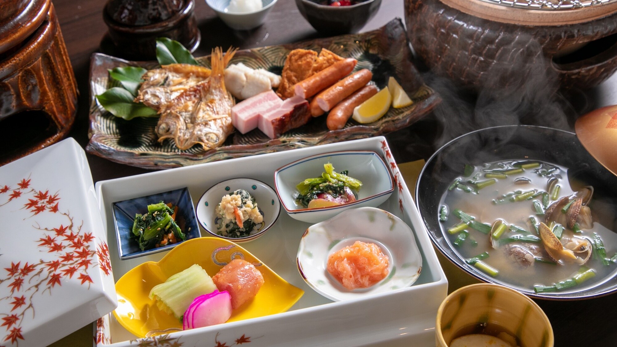 Bữa sáng: nhiều món ăn kèm