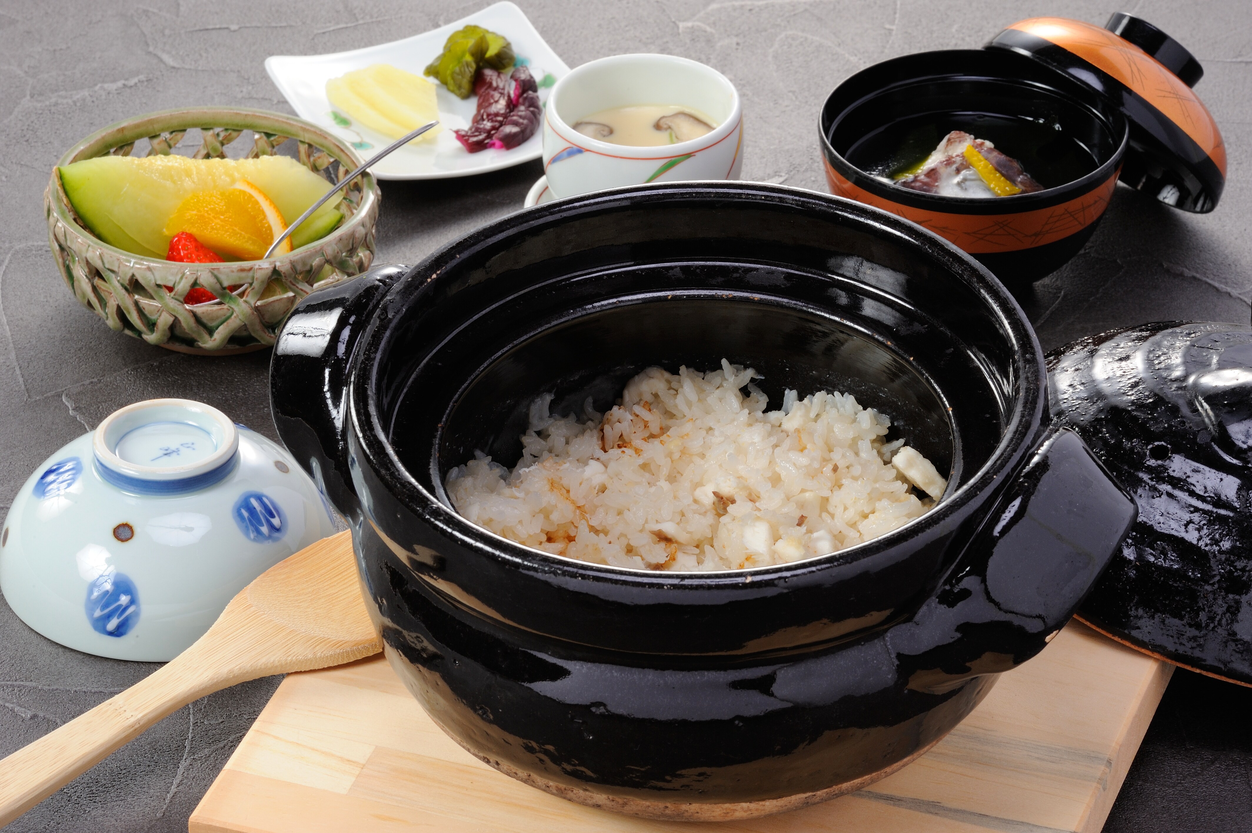 Shimana-mi Plan: Sea bream rice cooked in a clay pot