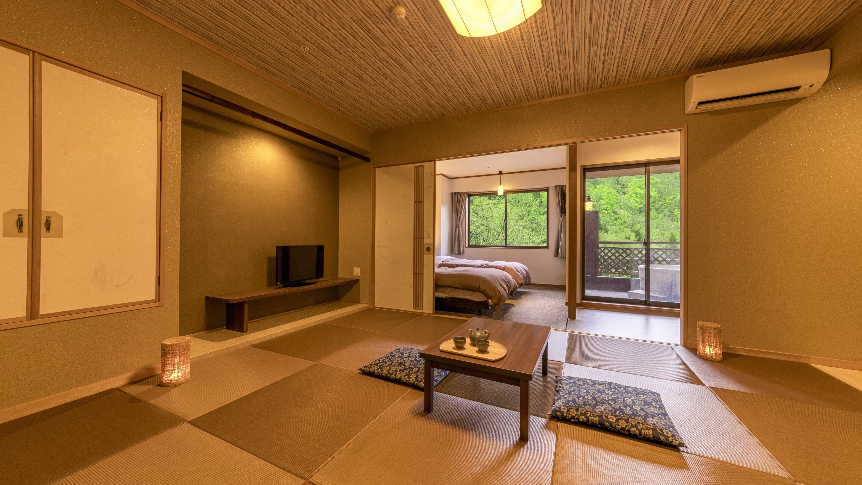 Superior Japanese-Western twin room with open-air bath *Example of guest room/The bathtub in the image is not a hot spring.