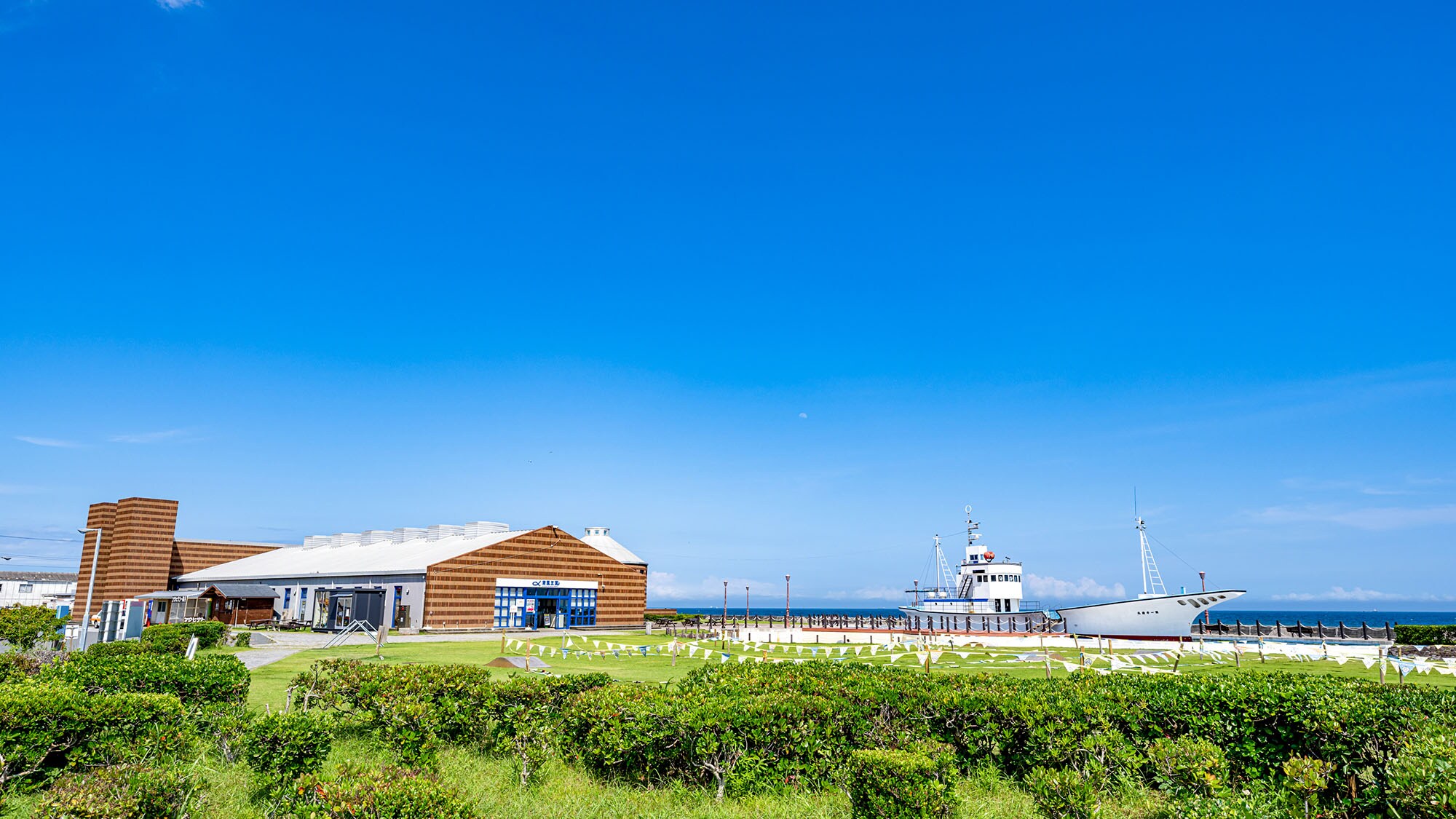 ・[Nearby sightseeing] Chikura Roadside Station, Sea Breeze Kingdom, located along the coast