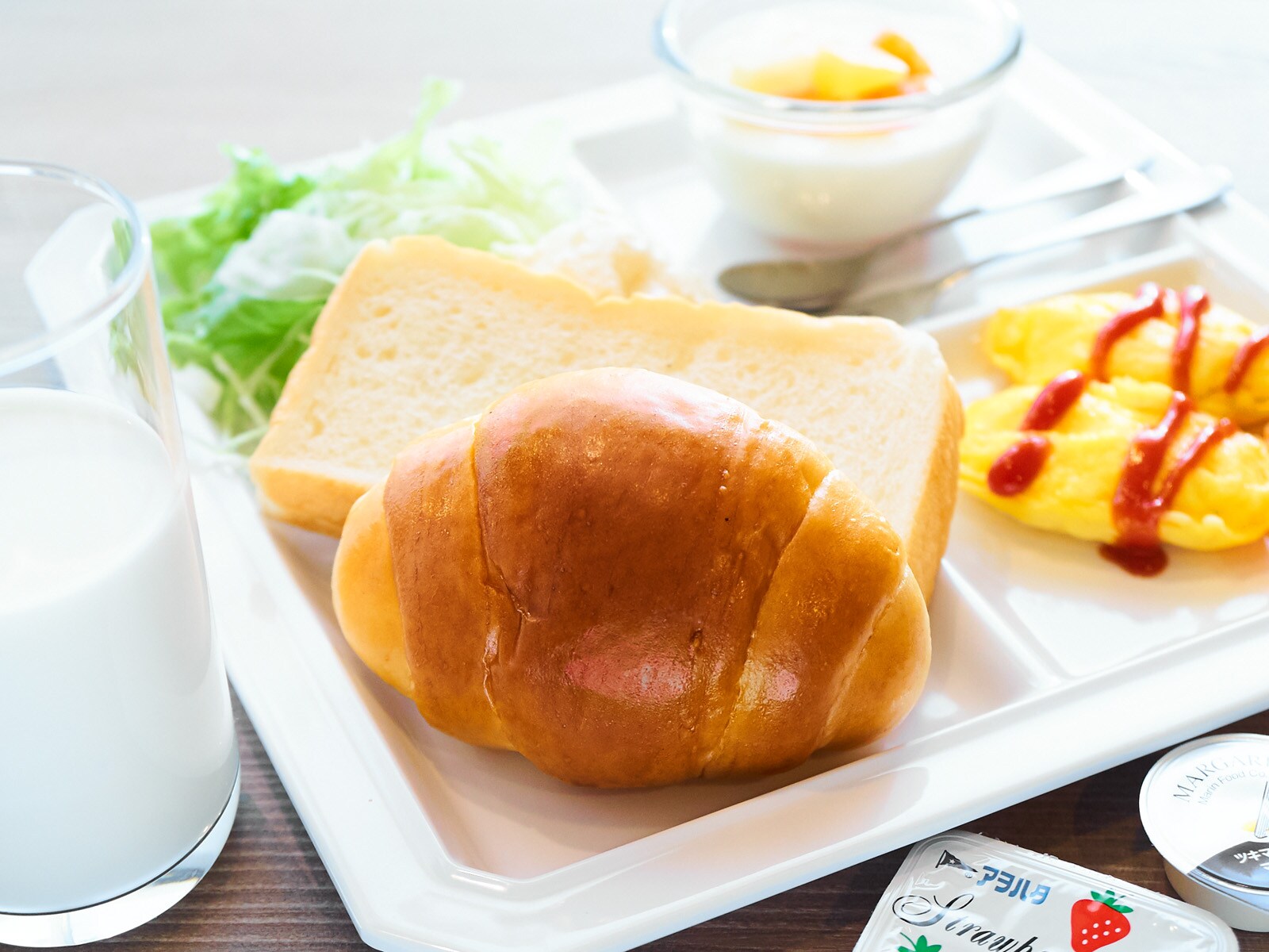 On certain days of the week, we offer Matsuyama specialties "Jakoten" and "Matsuyama Age"♪
