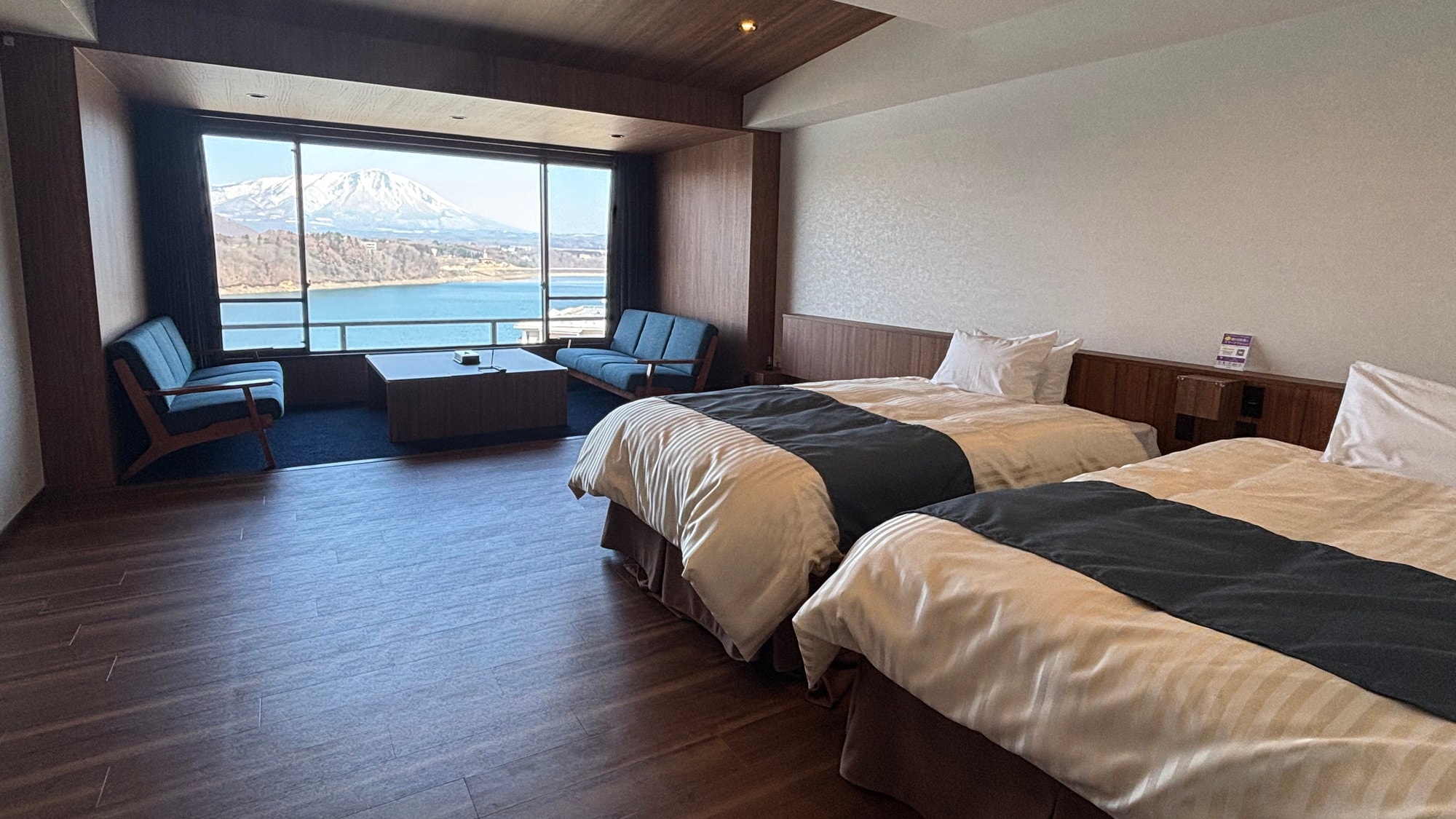 [Lake View] Renovated High-Floor Twin Room (10th-11th Floor)