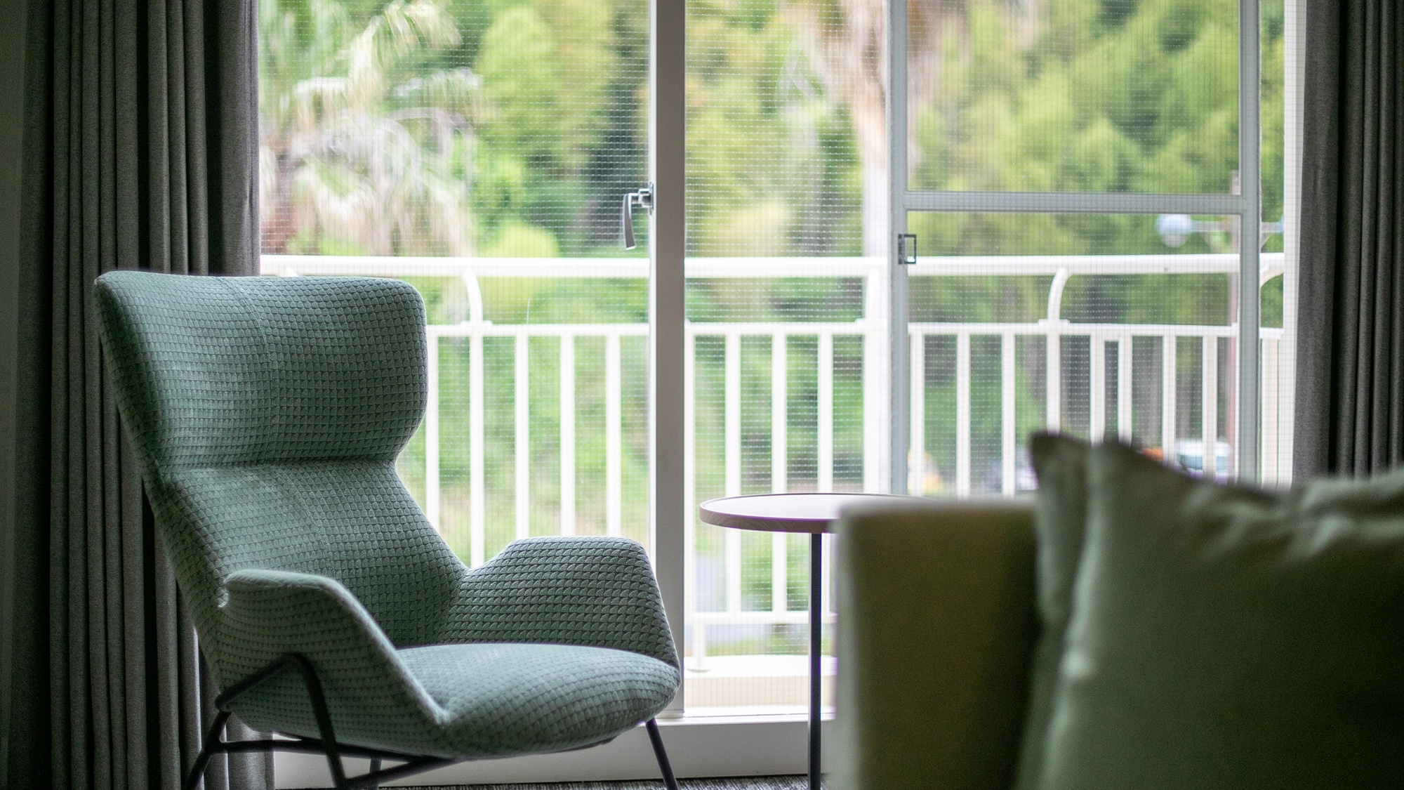 Deluxe Twin Side View