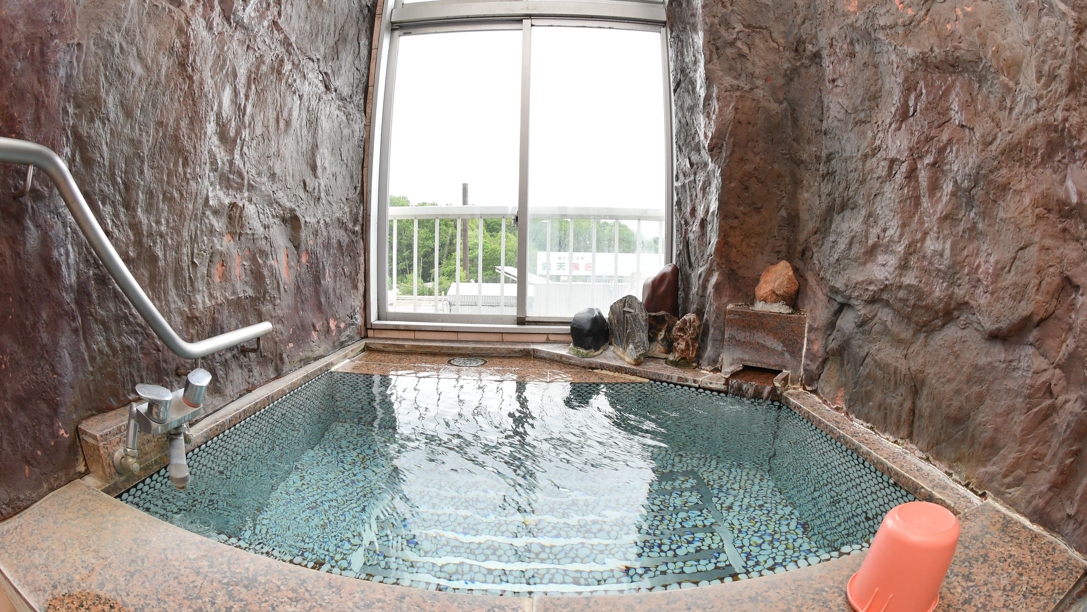 ◆ Japanese-style room with rock bath The best view from the bath. The rock bath is a natural hot spring.