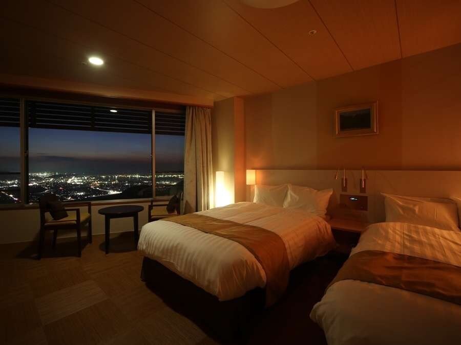 Special Twin Room with Ocean View Open Air Bath [Night View]