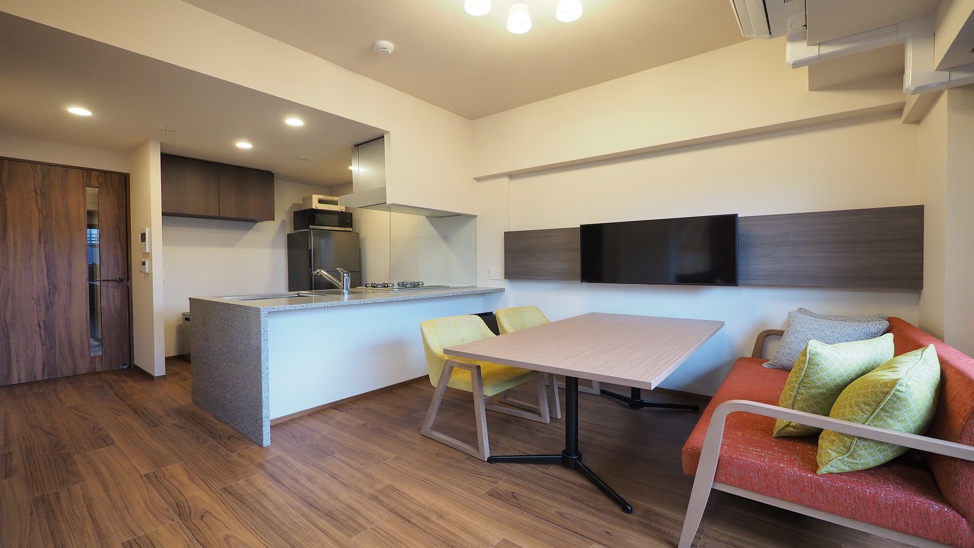 Modern Japanese style 1 bedroom deluxe room with kitchen and washing machine
