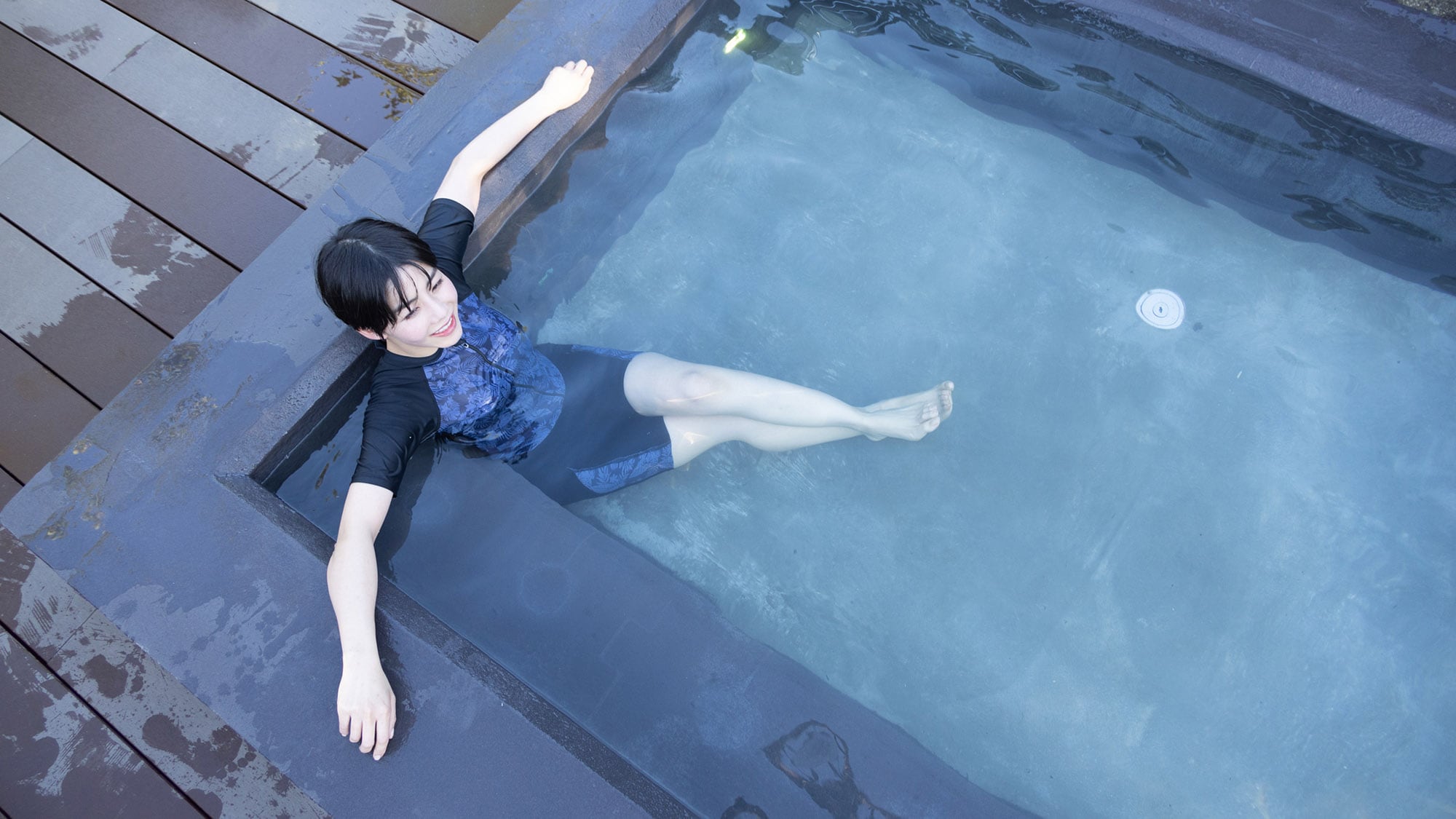 ・[冷水浴] 冷水浴場面積很大，即使是帶桑拿的住宿設施也可以，可以和家人、朋友一起泡澡。