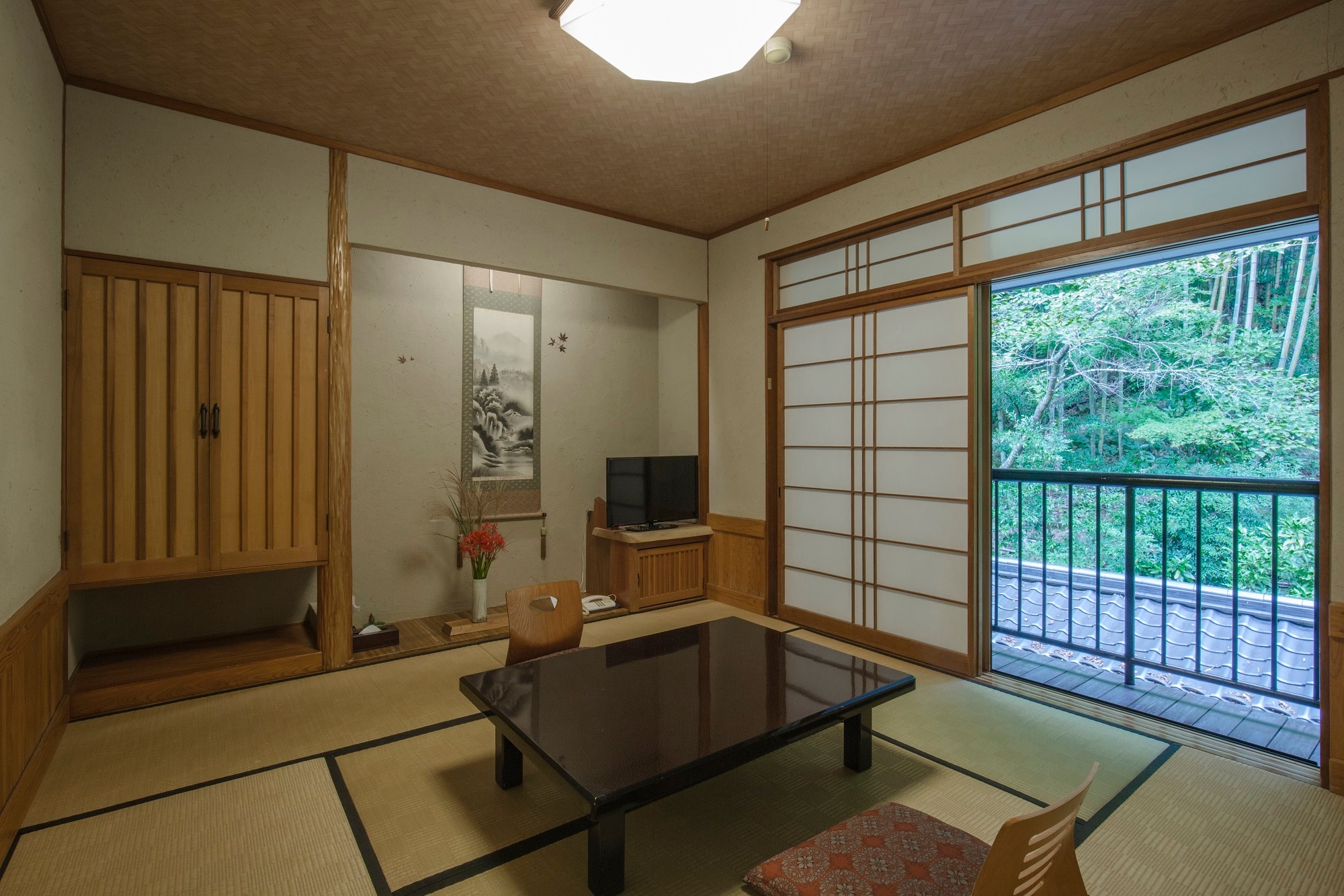 Main building, mountain side, 2nd floor, size selected