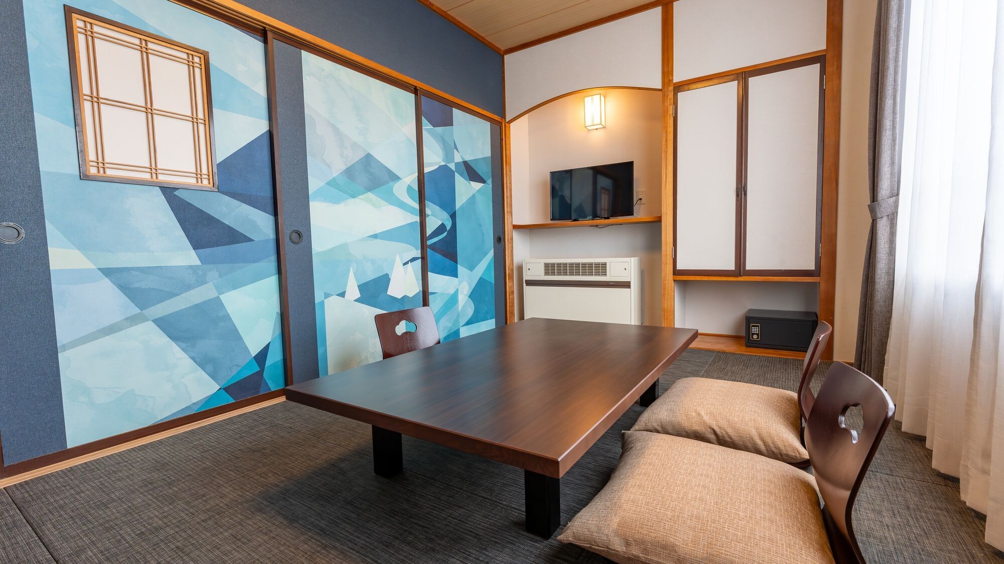 Standard Japanese-style room (6 tatami mats) (lower floors)