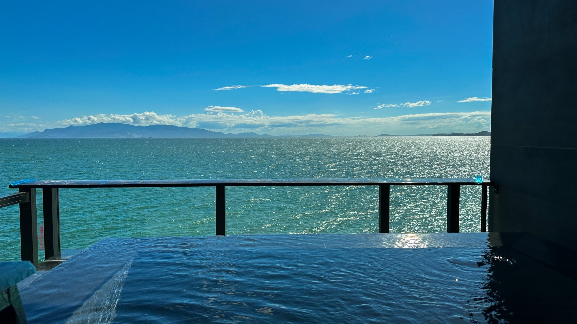 <Spectacular sea view/sky floor> [Ai] You can enjoy the magnificent view of the Seto Inland Sea from the open-air bath in your room.
