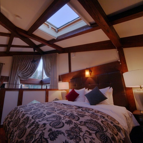 [Guest Room / 101] Bedroom on the second floor *The luxury bed is extremely comfortable.