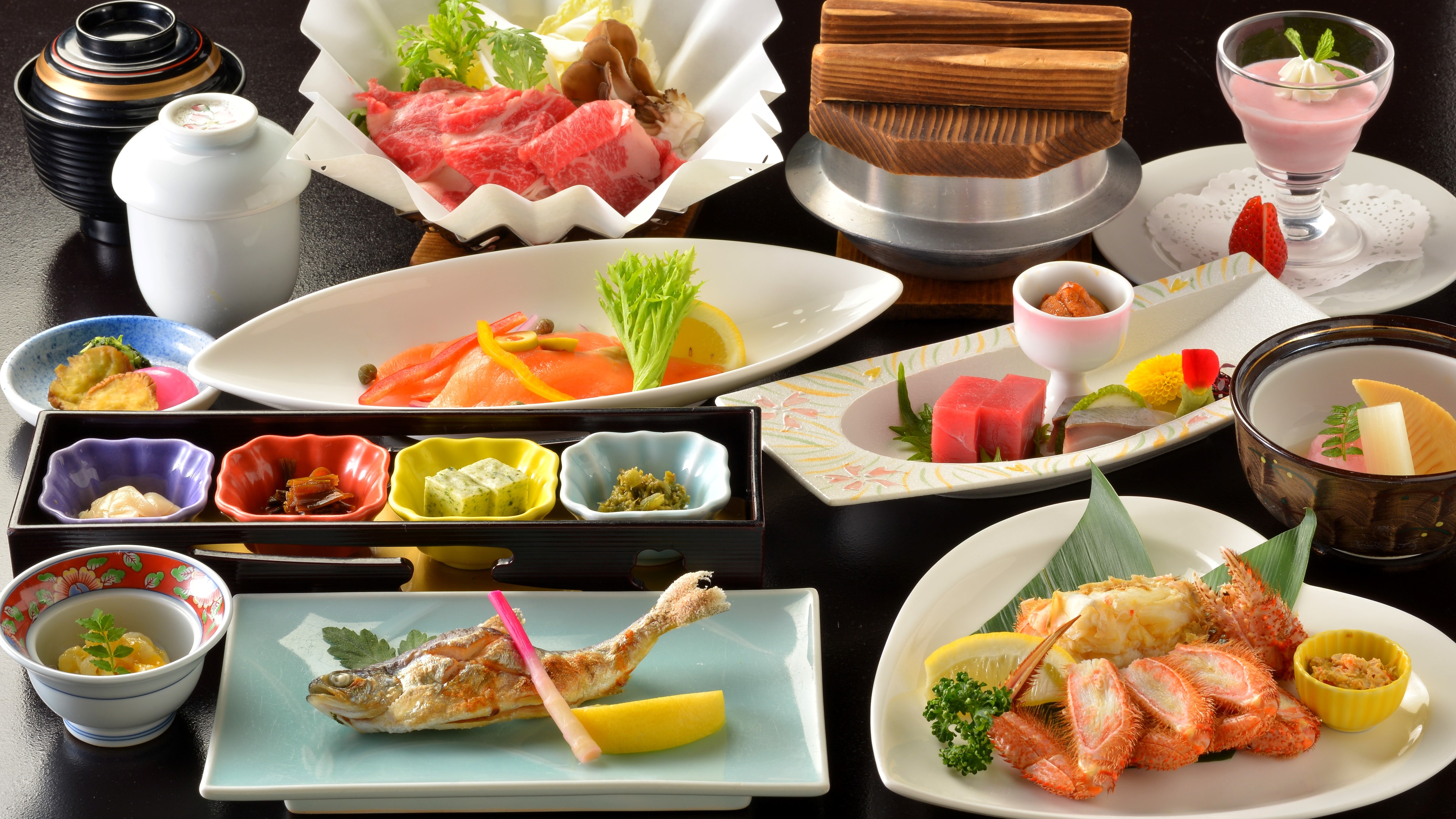 ■ Special kaiseki meals with carefully selected ingredients such as horsehair crab and beef