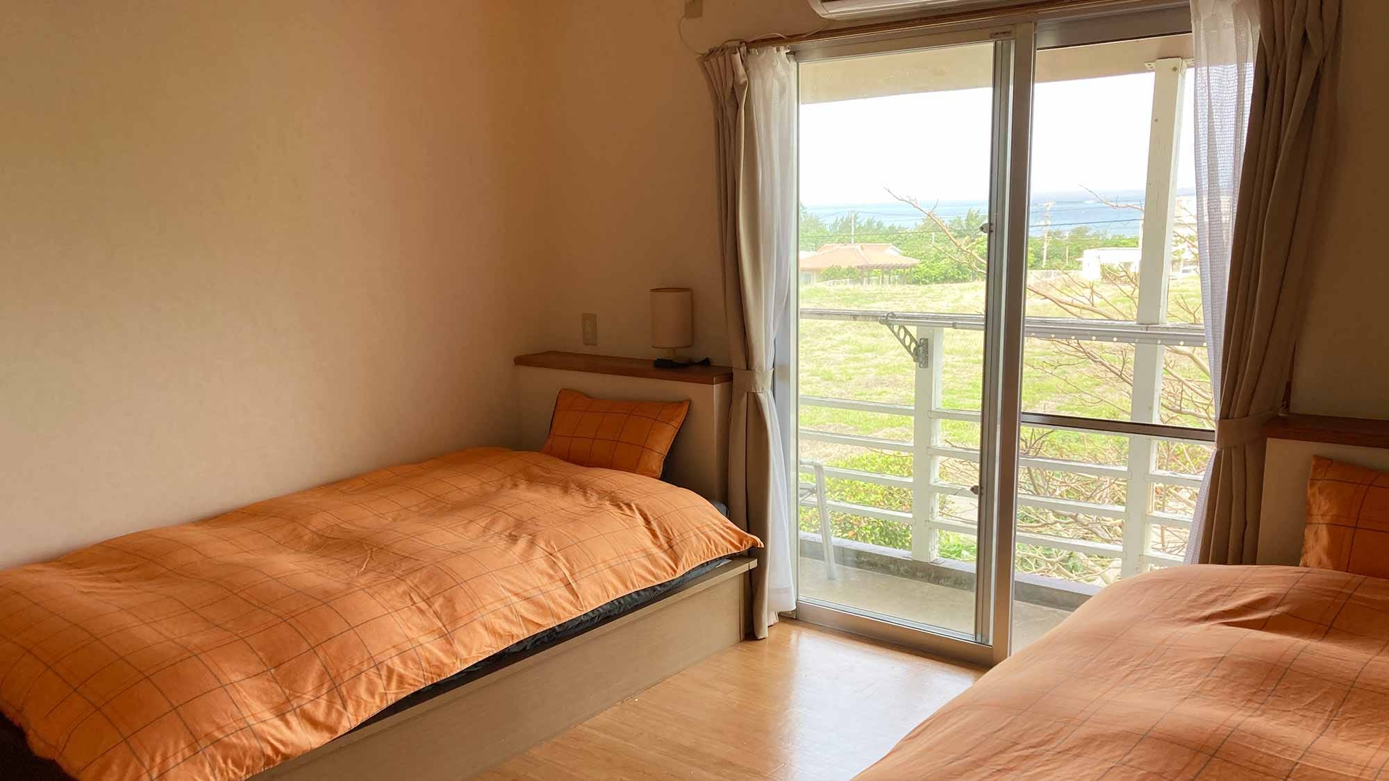 ・＜Ocean View Twin Room＞You can see the beautiful ocean from your room.