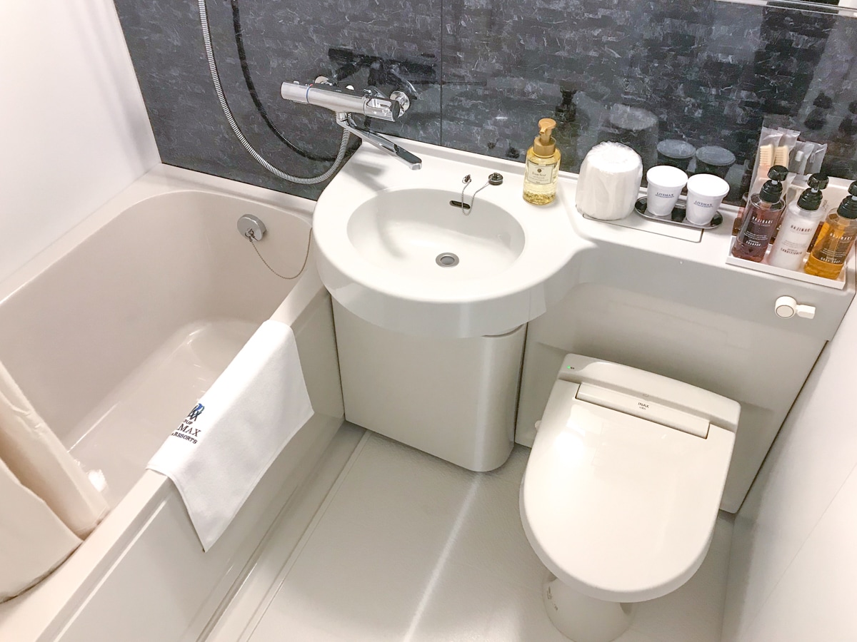 [Moderate room] Spacious bathtub & warm water washing toilet seat ♪