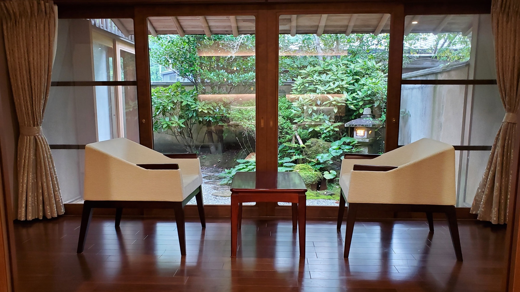 1st floor [Open-air bath + indoor bath] Japanese-Western room with miniature garden (Yushin)