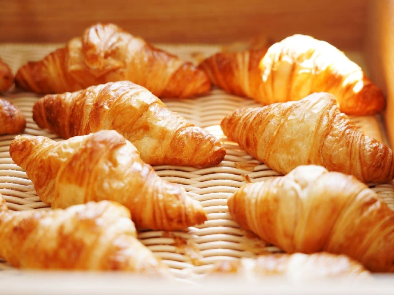 Breakfast croissant (image)