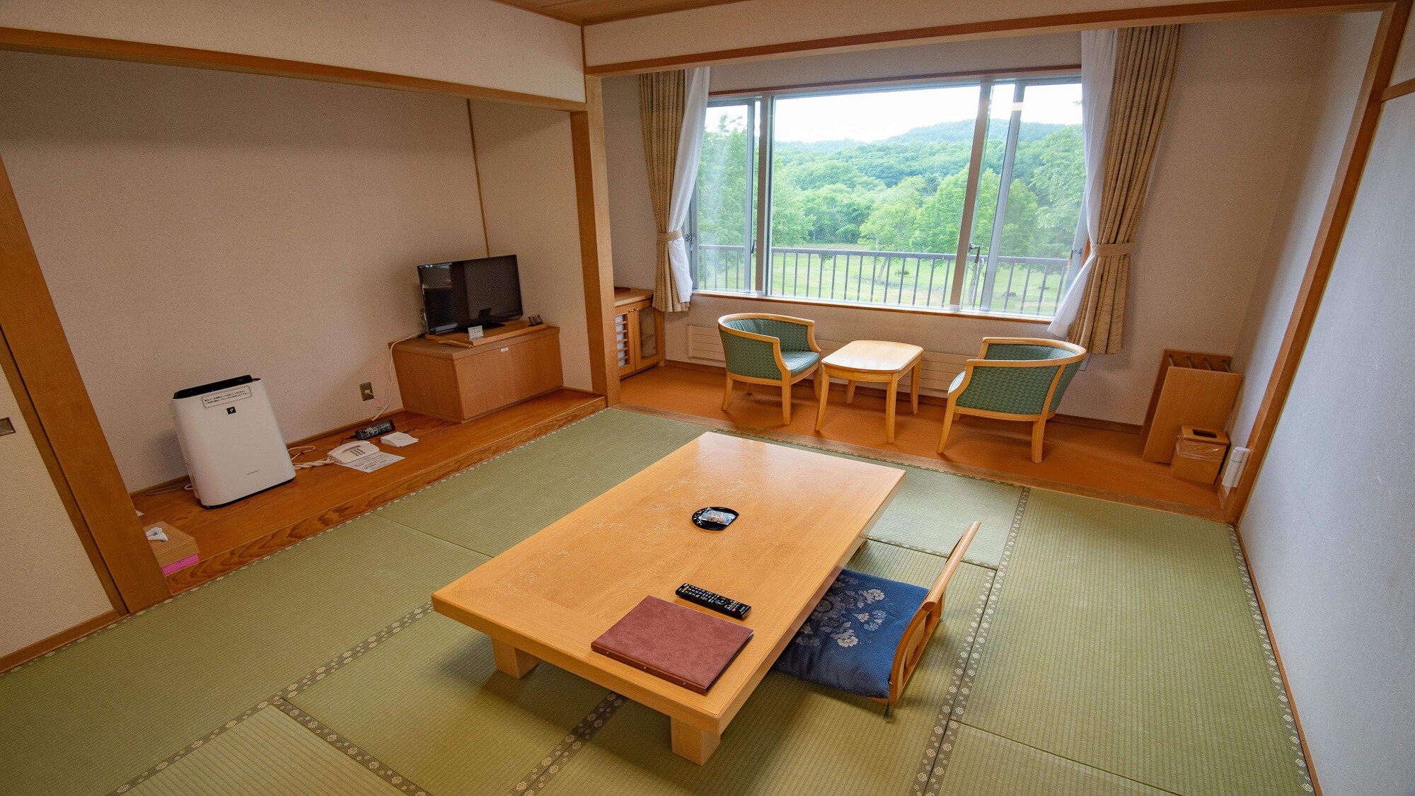 Main building Japanese-style room 10 tatami mats (non-smoking)