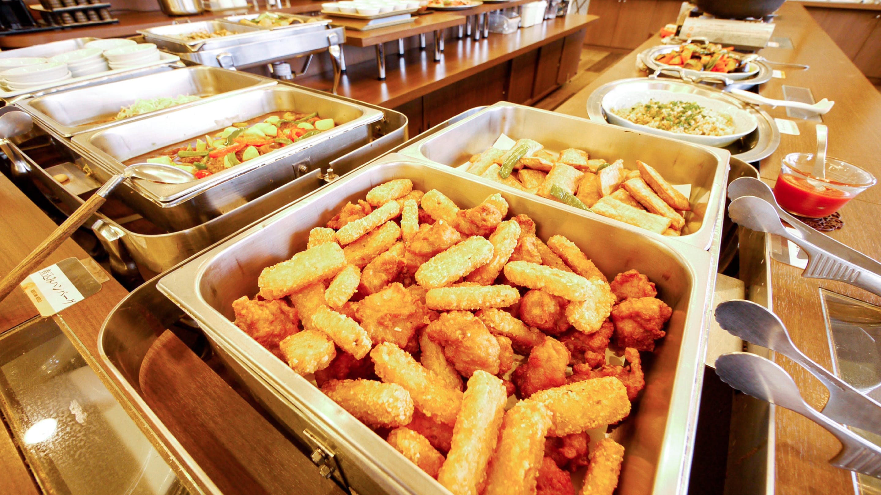 ตัวอย่างบุฟเฟ่ต์มื้อค่ำ (อาหารทอด)