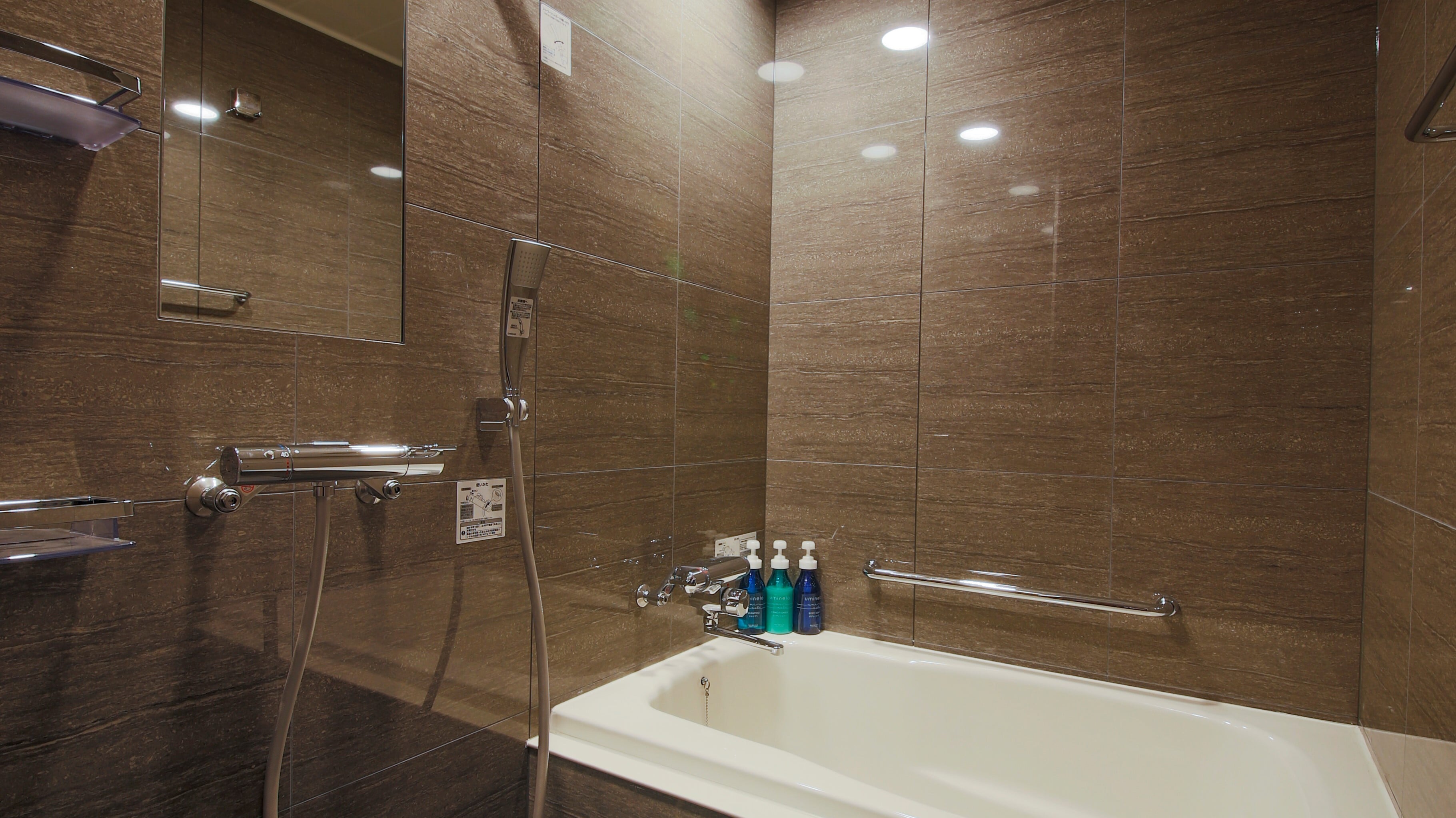 ห้องมาตรฐาน เตียงใหญ่ ซูพีเรีย เตียงแฝด