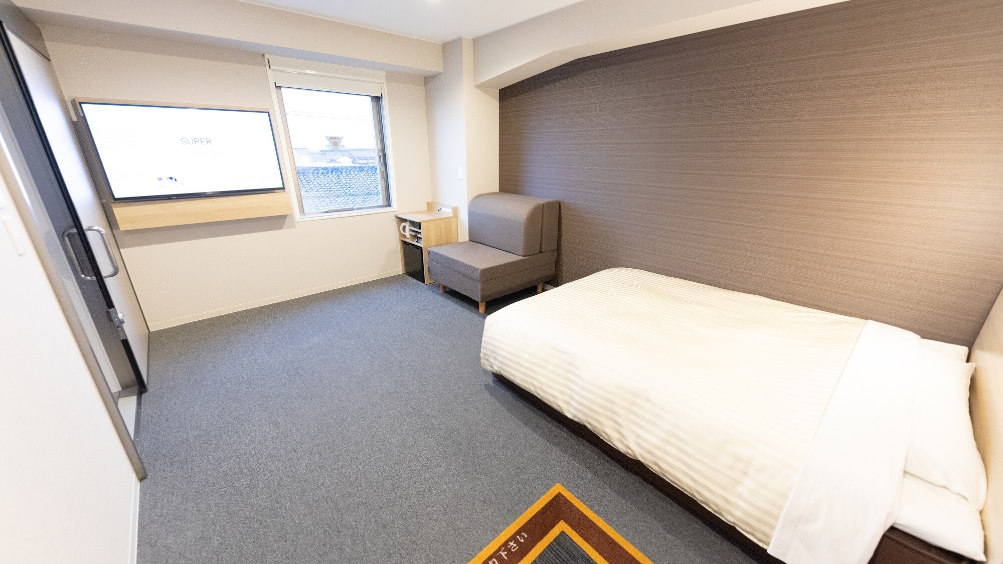 This room is also wheelchair accessible.