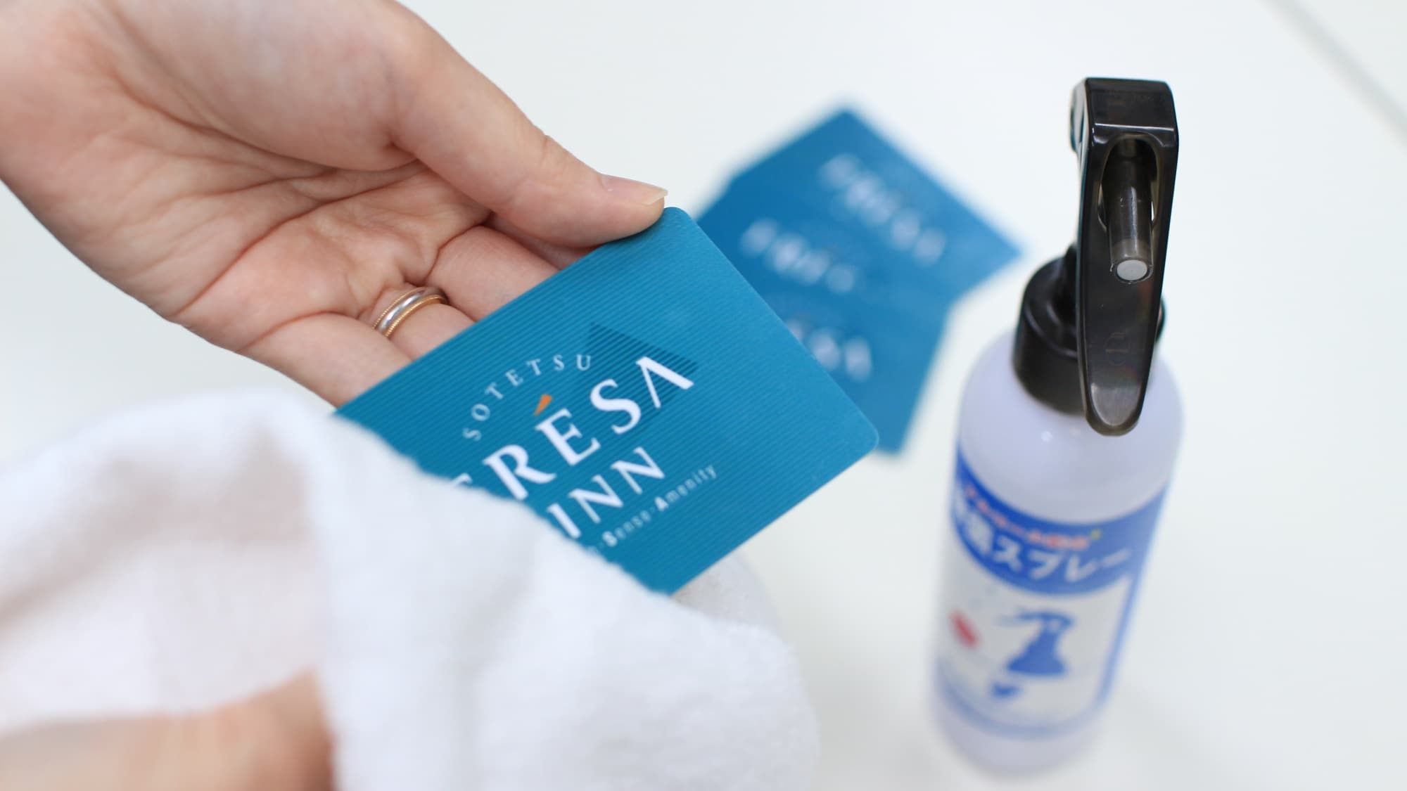 We are disinfecting the used card key.