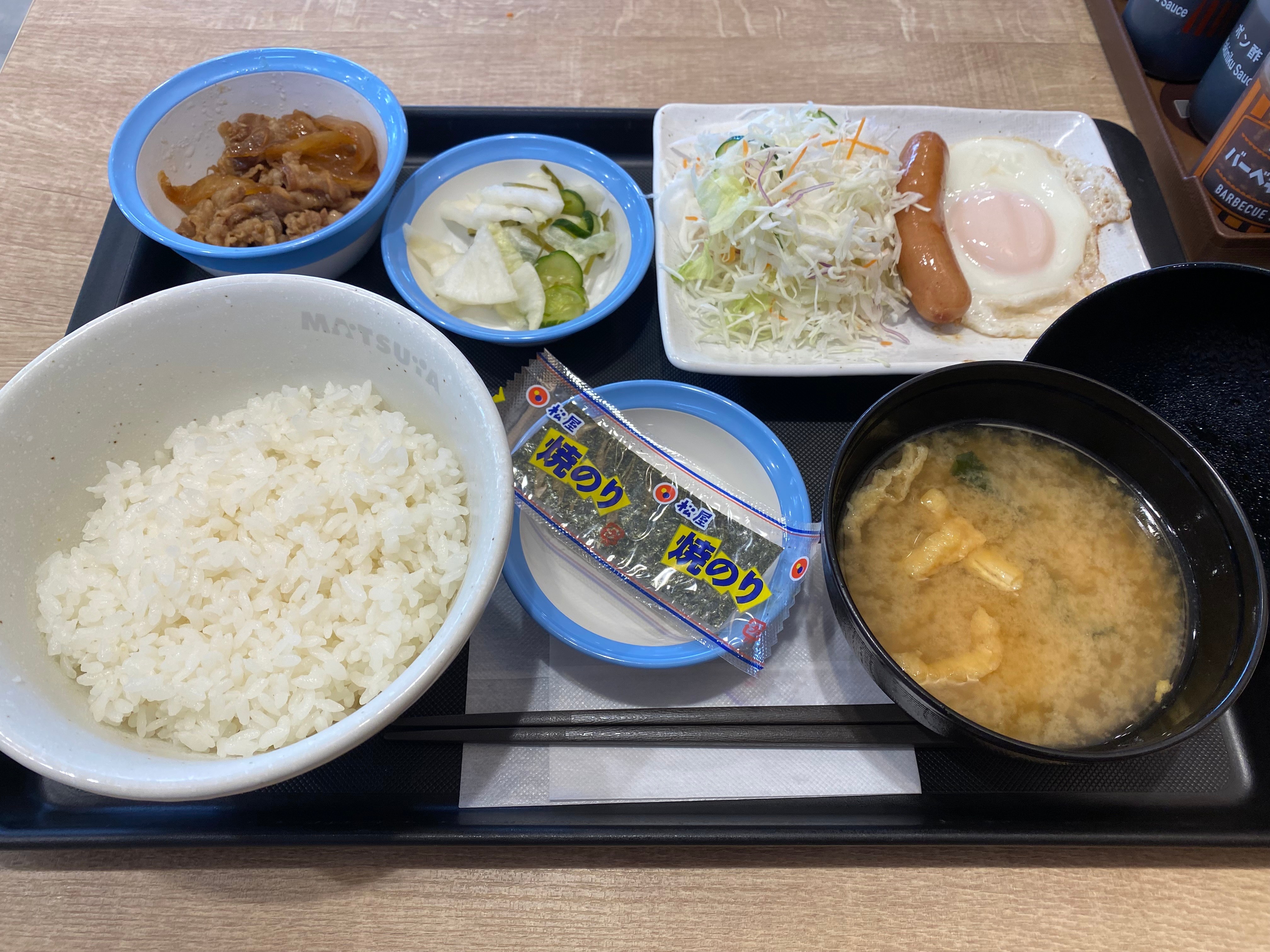 마츠야의 아침 식사 여기는 소시지 달걀 정식