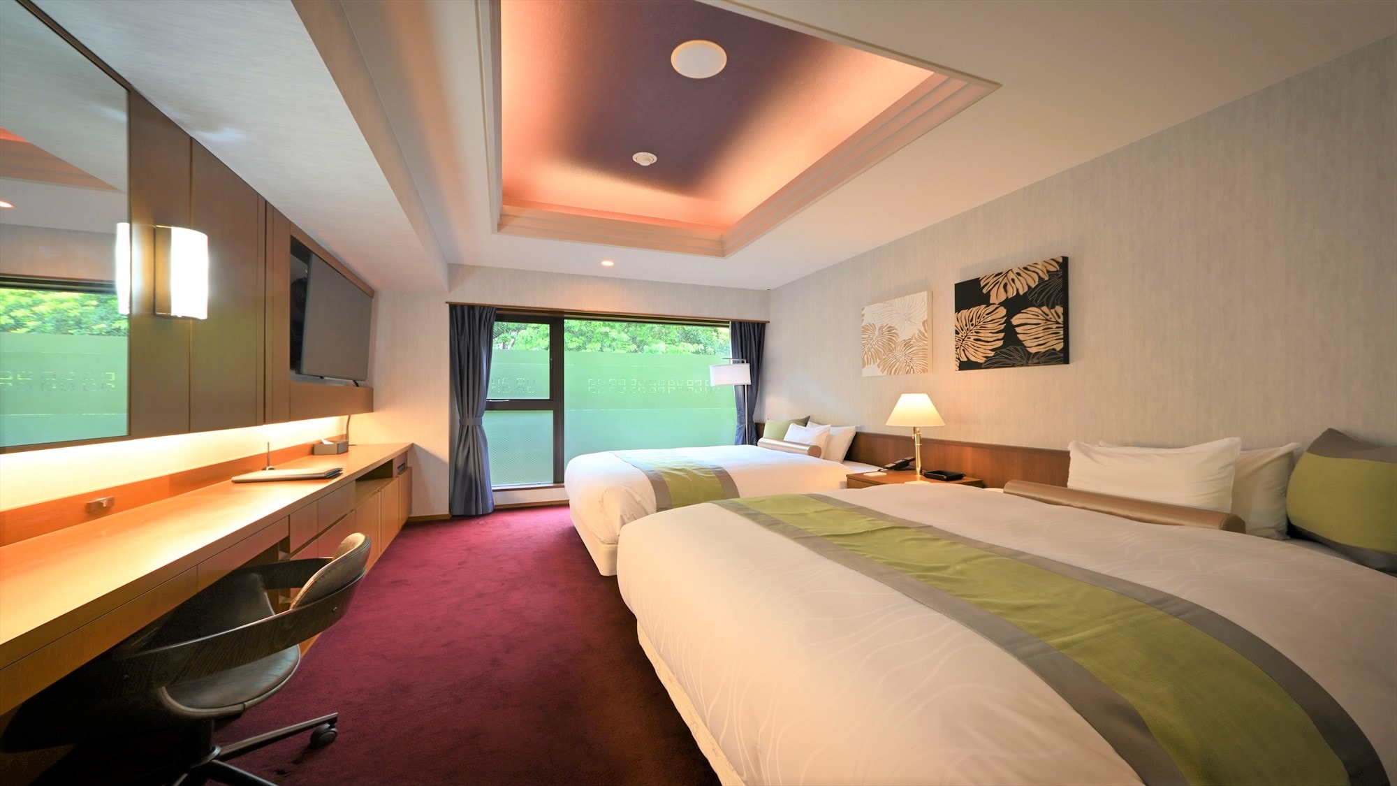 [Platinum Suite] Kamar suite memiliki tiga kamar tidur dengan gaya yang berbeda. Sempurna untuk perjalanan berkelompok.