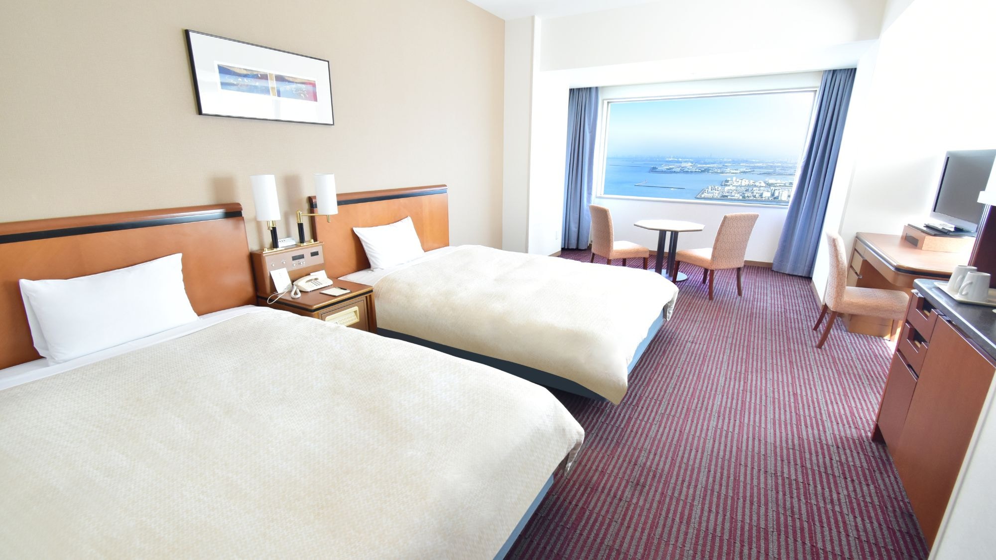 Deluxe Corner Twin Room with Highway View