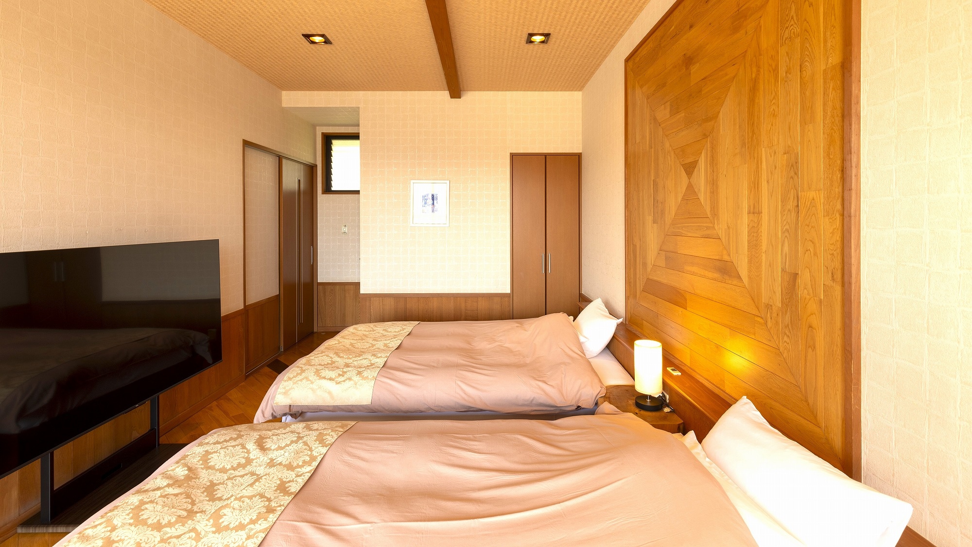 [2-story Japanese-Western style room] “Kikyou, Walnut, Red plum, Amber”