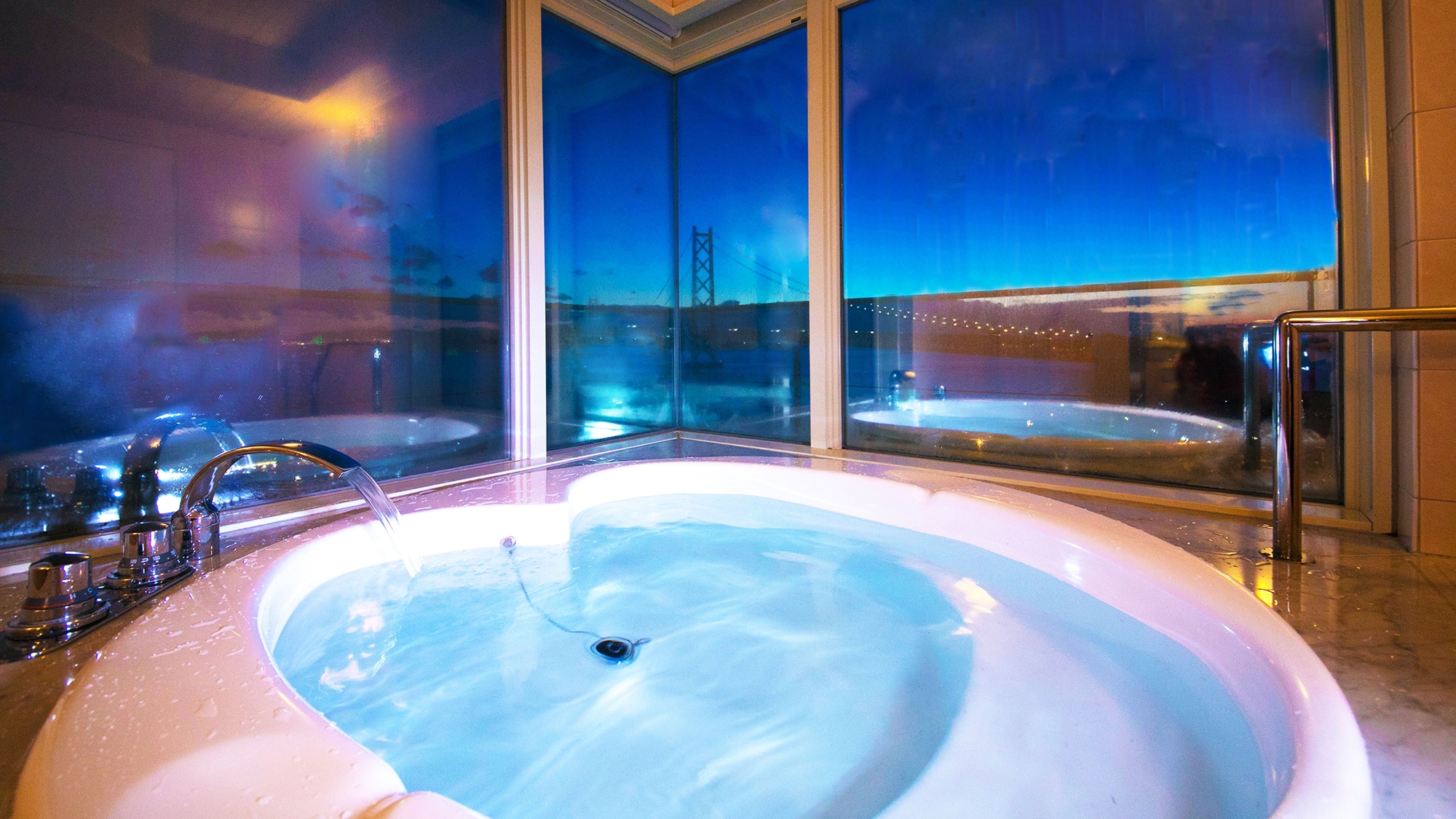 ■Tòa nhà chính - Deluxe 2 giường đơn nhìn ra bồn tắm - ■36㎡ Phòng tắm