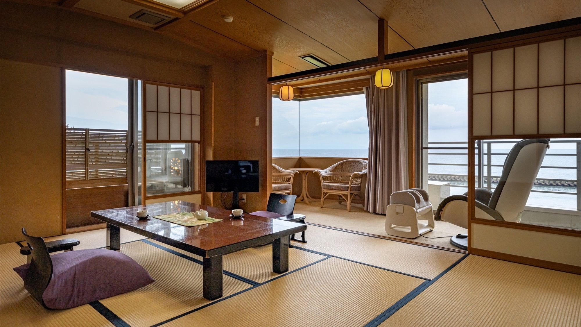 [帶露天浴池的日式客房] 所有房間都是帶露天浴池的日式客房，位於海濱。