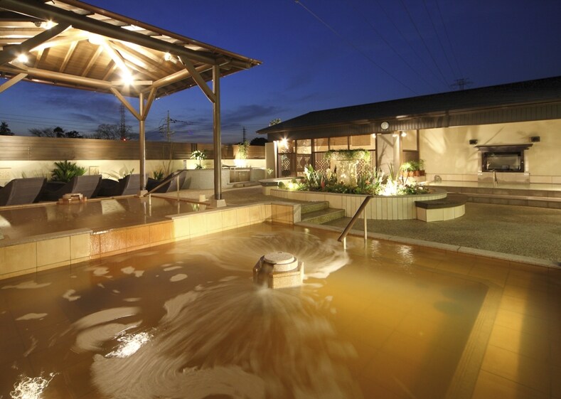入住酒店的客人可以在入住當天和第二天免費使用天然溫泉花崎之湯。